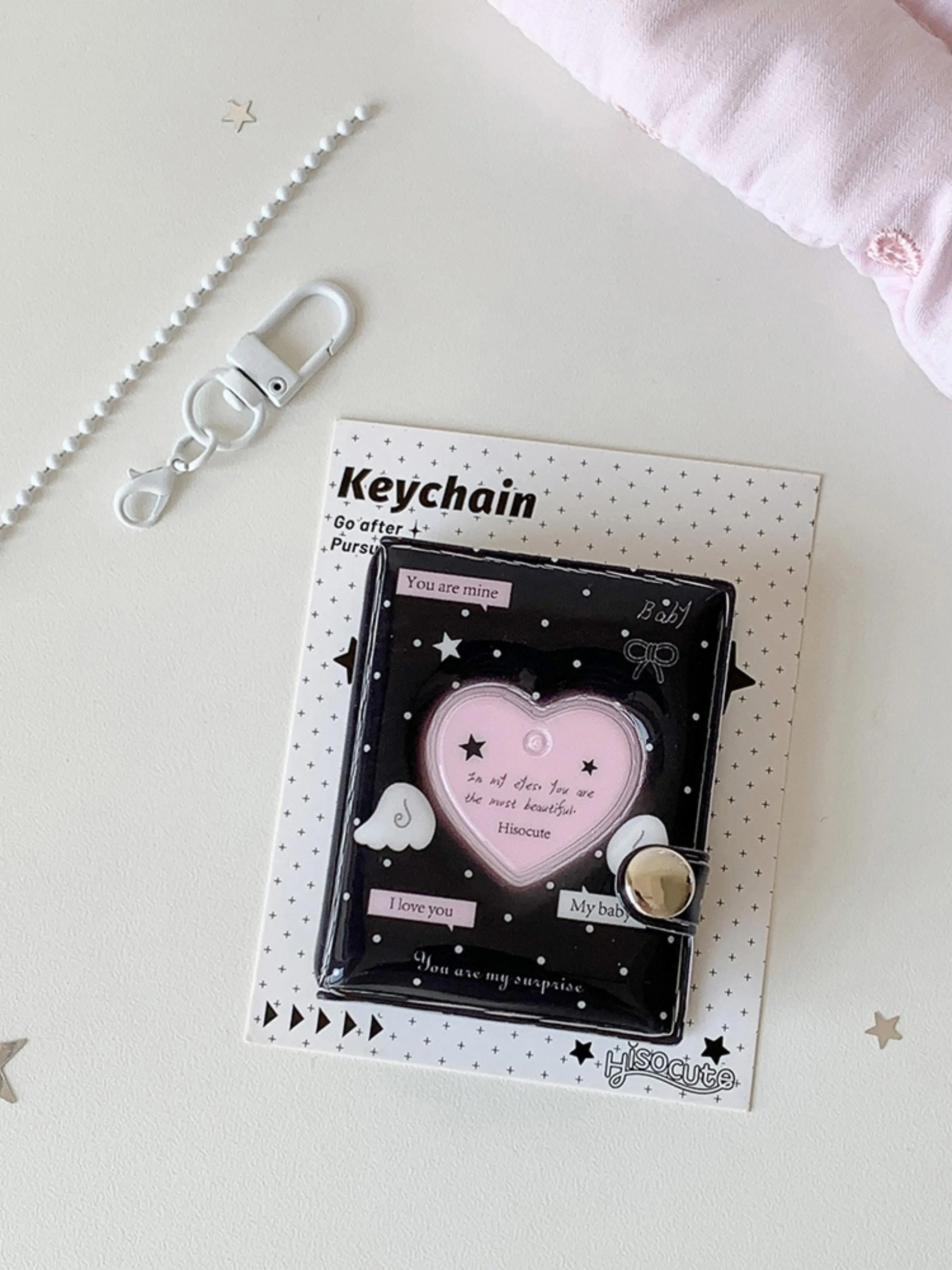 Minimalist 2-Inch Photo Album Keychain Pendant, Heart-Shaped Cutout Design, Perfect Accessory for Fans and Young Girls