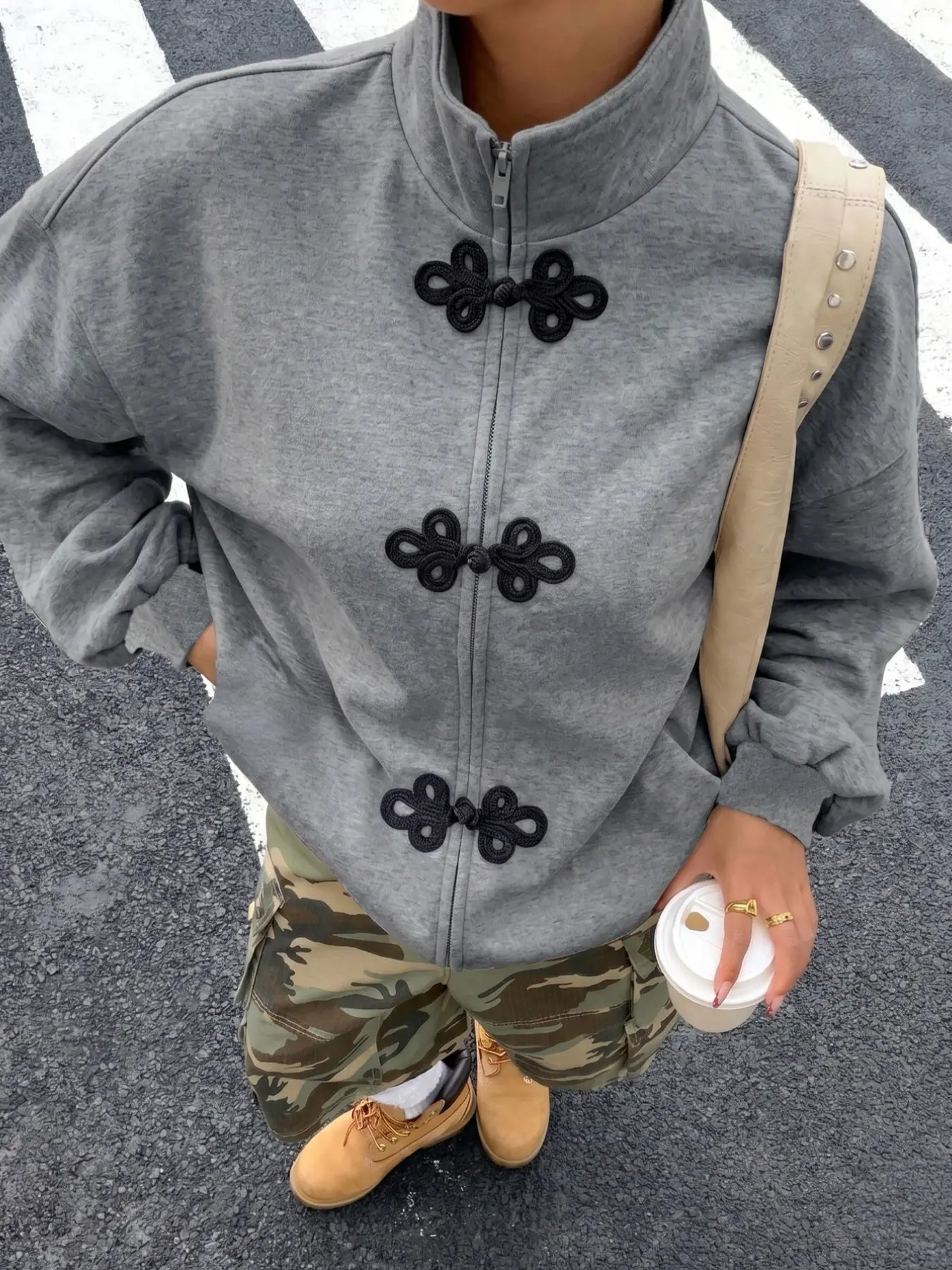 Women's light gray stand-up collar knit cardigan with Chinese-style frog buttons, casual, versatile and lightweight.