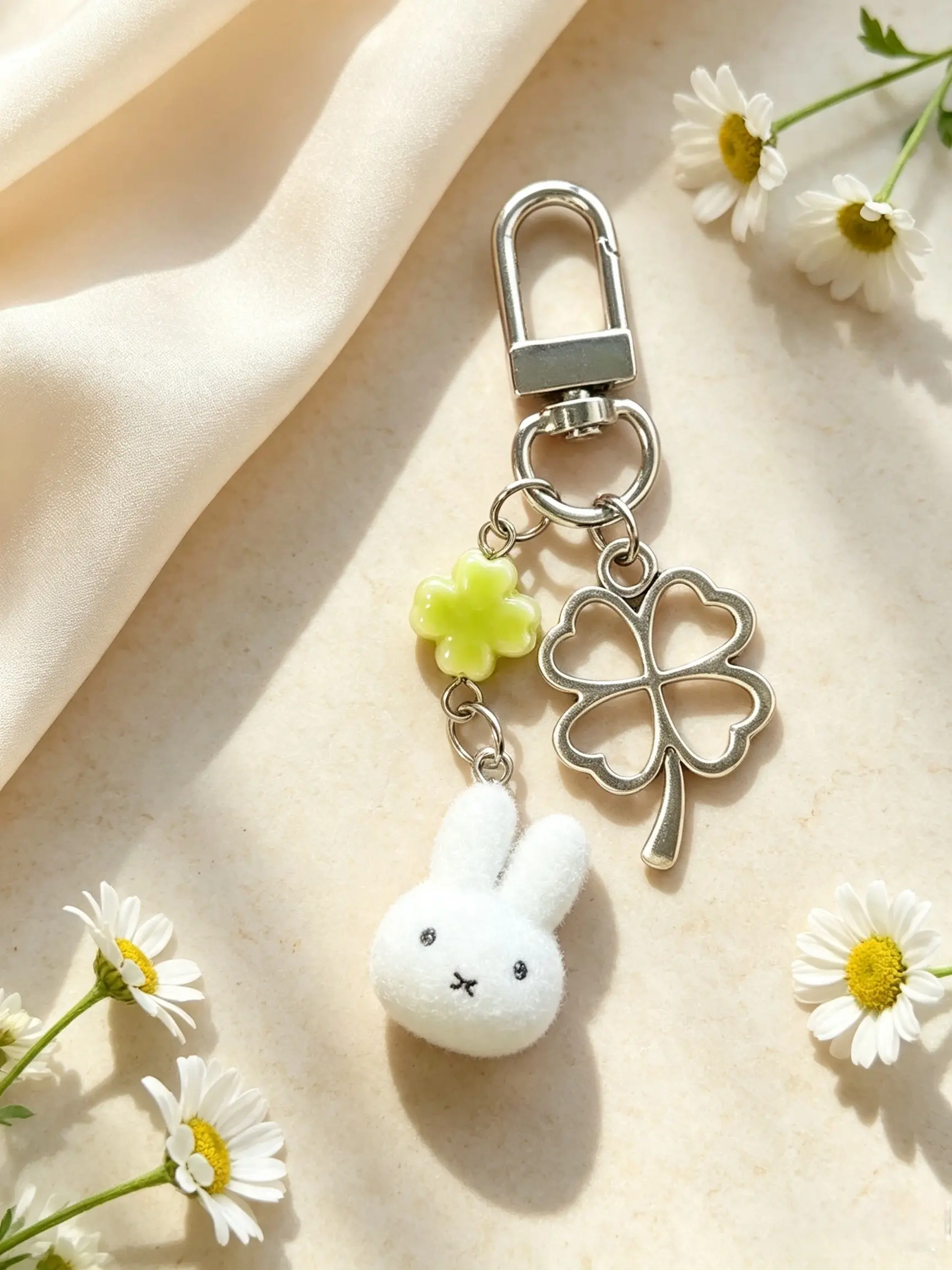 Cute Bunny Keychain for Backpack, Rabbit Keychain Purse Charm Pendant, Gift for Women, Four-Leaf Clover Design, All Seasons Accessory