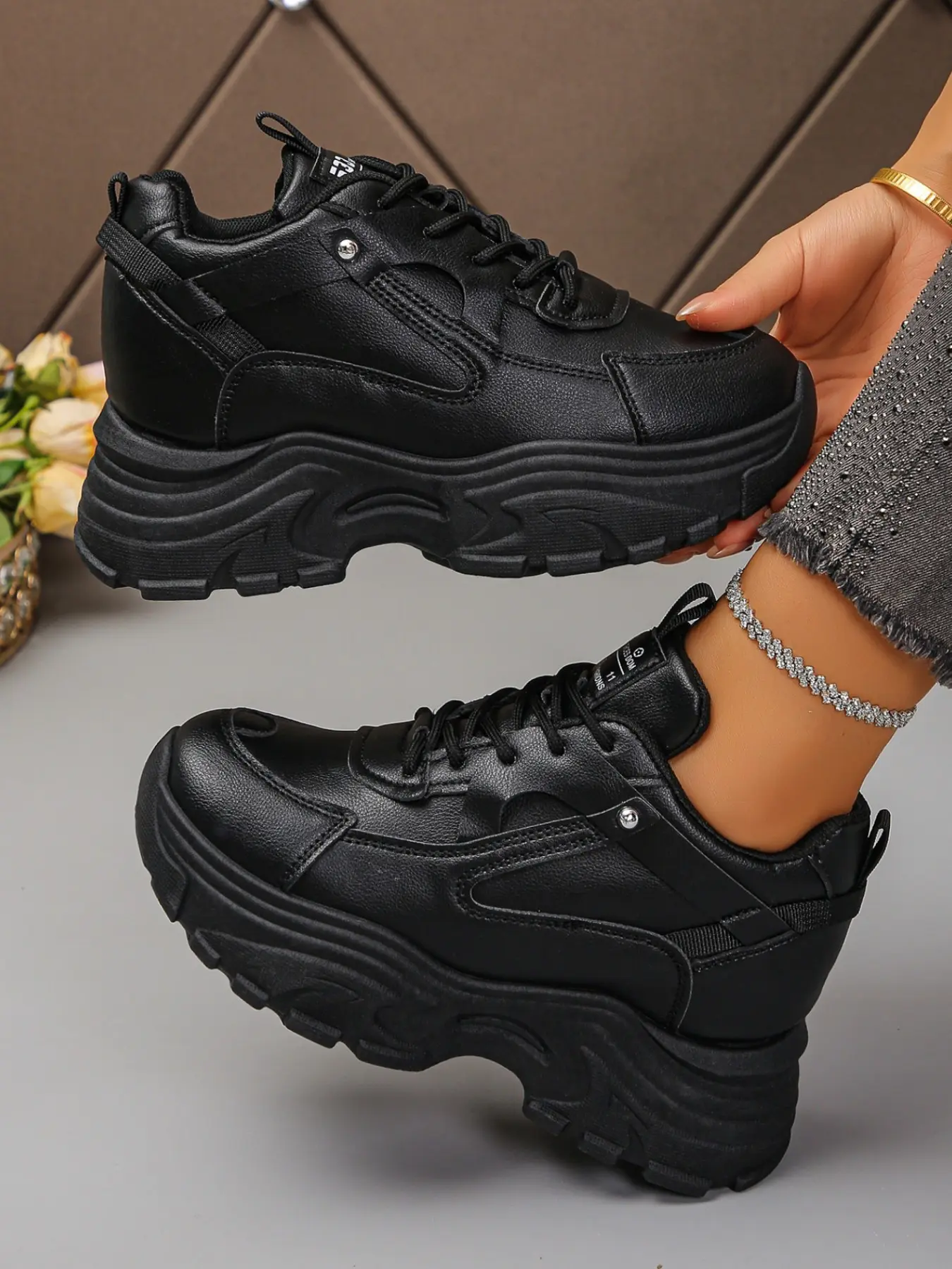Women's Leather Look Platform Chunky Dad Sneakers Lace Up Non Slip Lug Sole Walking Shoes Solid Black White Y2K Street Casual Footwear