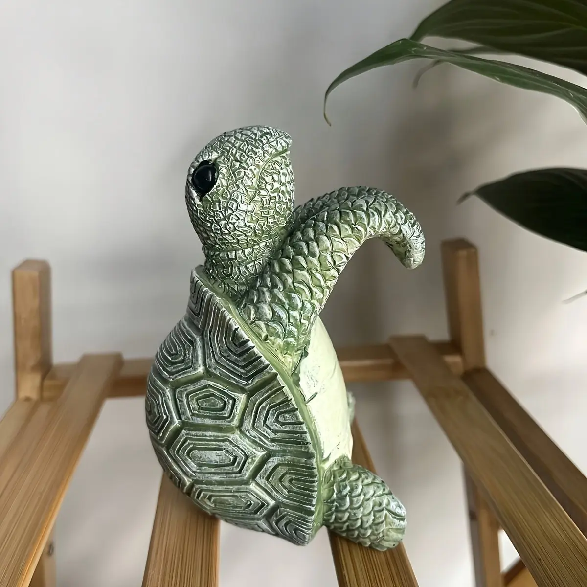 Creative Cute Turtle Resin Statue, Hanging Flower Pot Decor, Home Simulation Animal Ornament, Unique Wall Decoration
