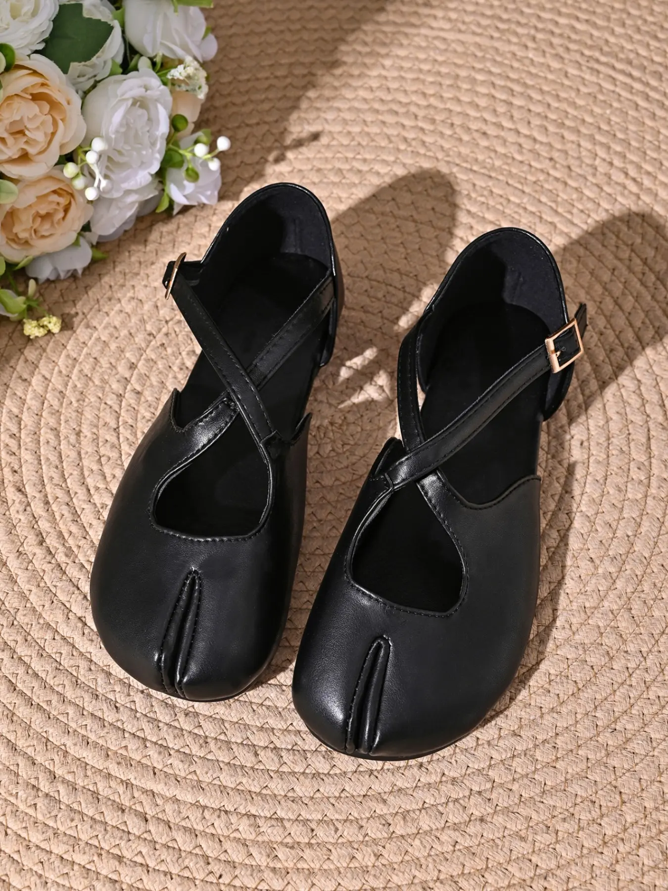 Women's Soft Faux Leather Split Toe Square Closed Toe Crisscross T Strap Adjustable Metal Buckle Backless Flat Mule Sandals, Adjustable Strappy Sandals Cushioned Insole Non Slip All Day Walking Retro Minimal Casual Affordable Sandals Footwear Black Silver