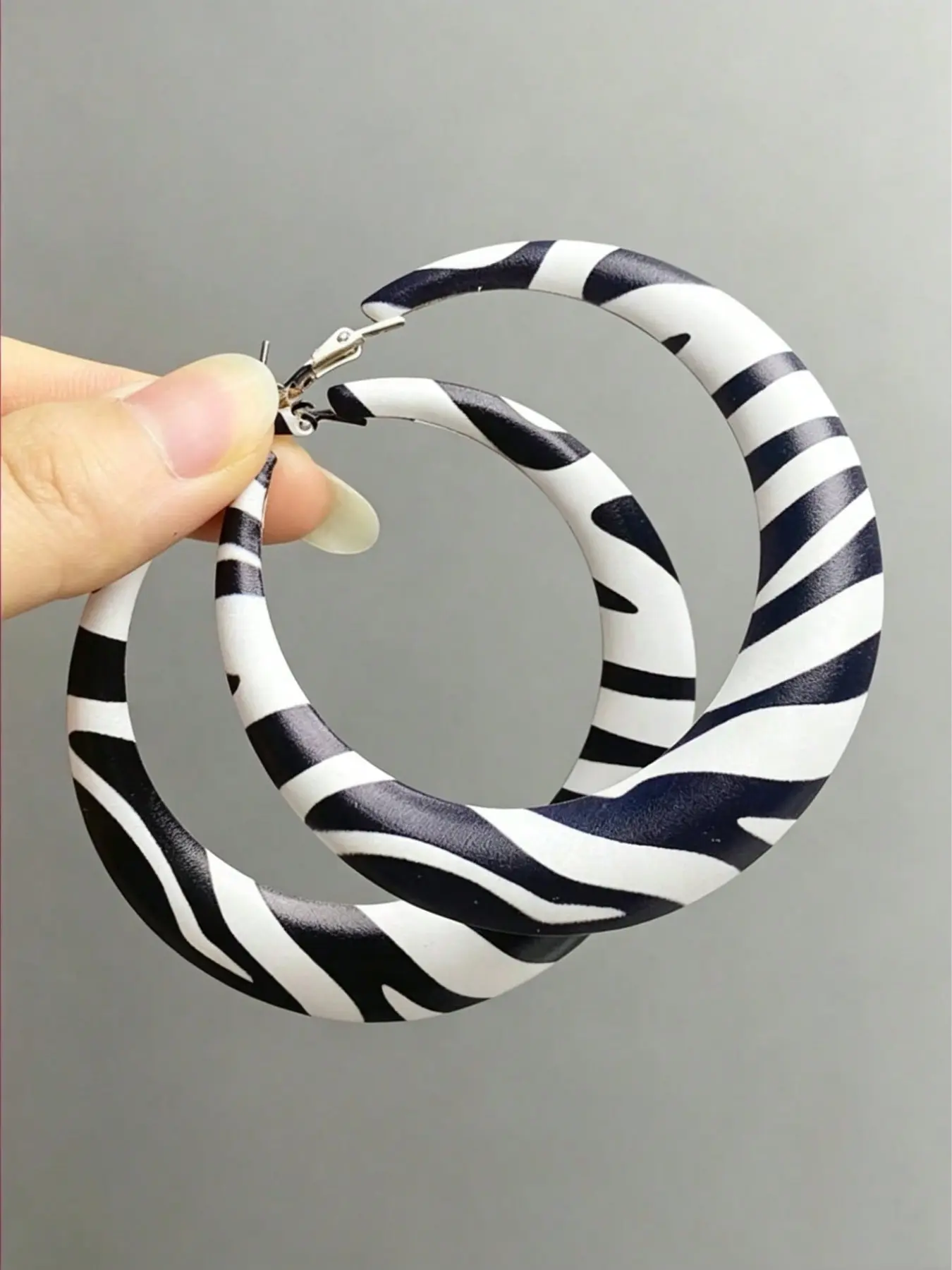 Women's Fashion Earrings, Glossy Finish Chunky Thick Oversized Open Hoop Earrings Classic Black White Zebra Animal Striped Print Neutral Cool Tone Lightweight Stackable Bold Y2K Streetwear Statement Ear Jewelry For Women