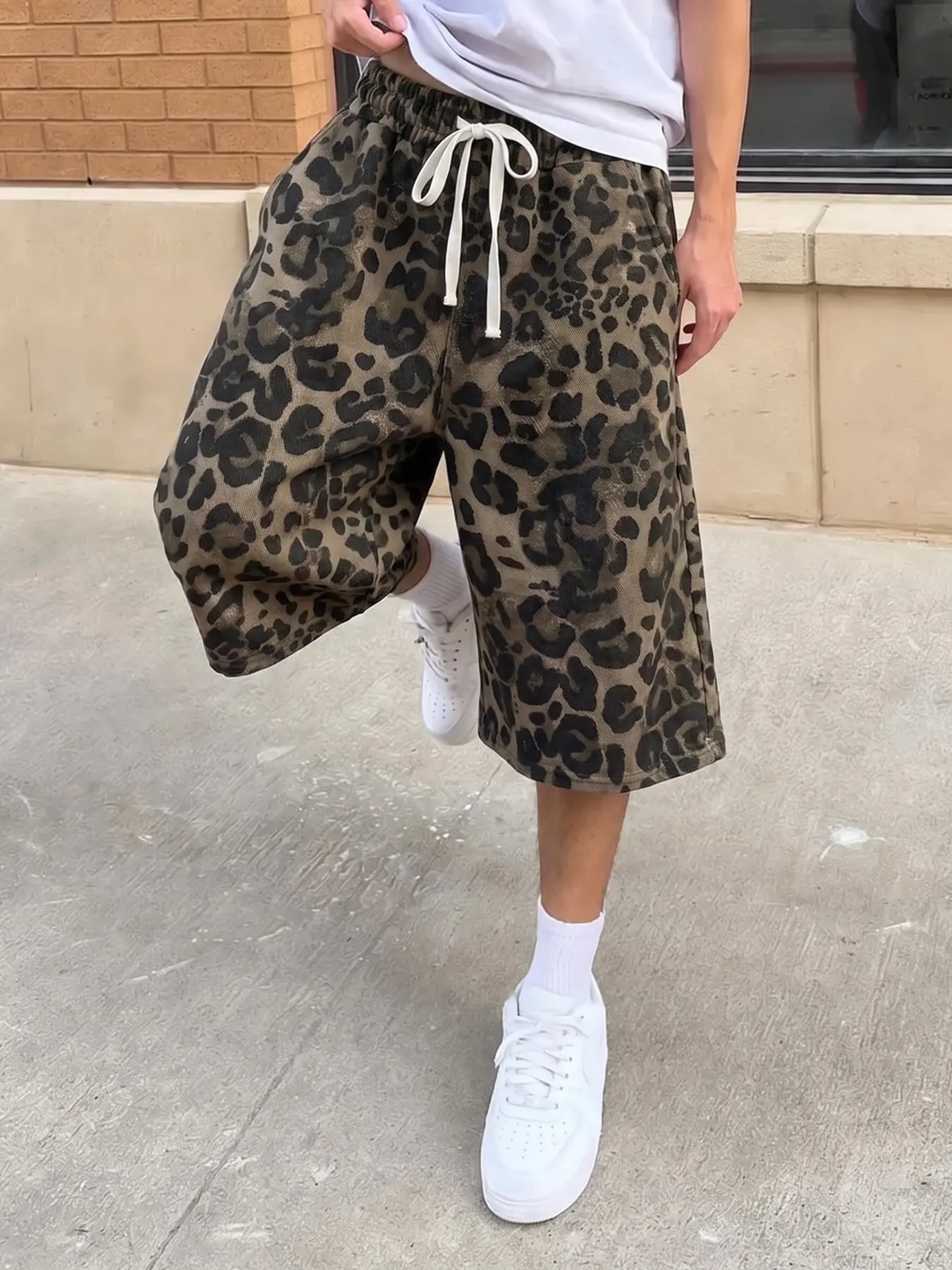 Men Leopard All Over Printed Drawstring 7/7 Length Capri Sweat Pants Loose Breathable Retro Vintage High Street Shorts For Men Summer Bottoms Clothes