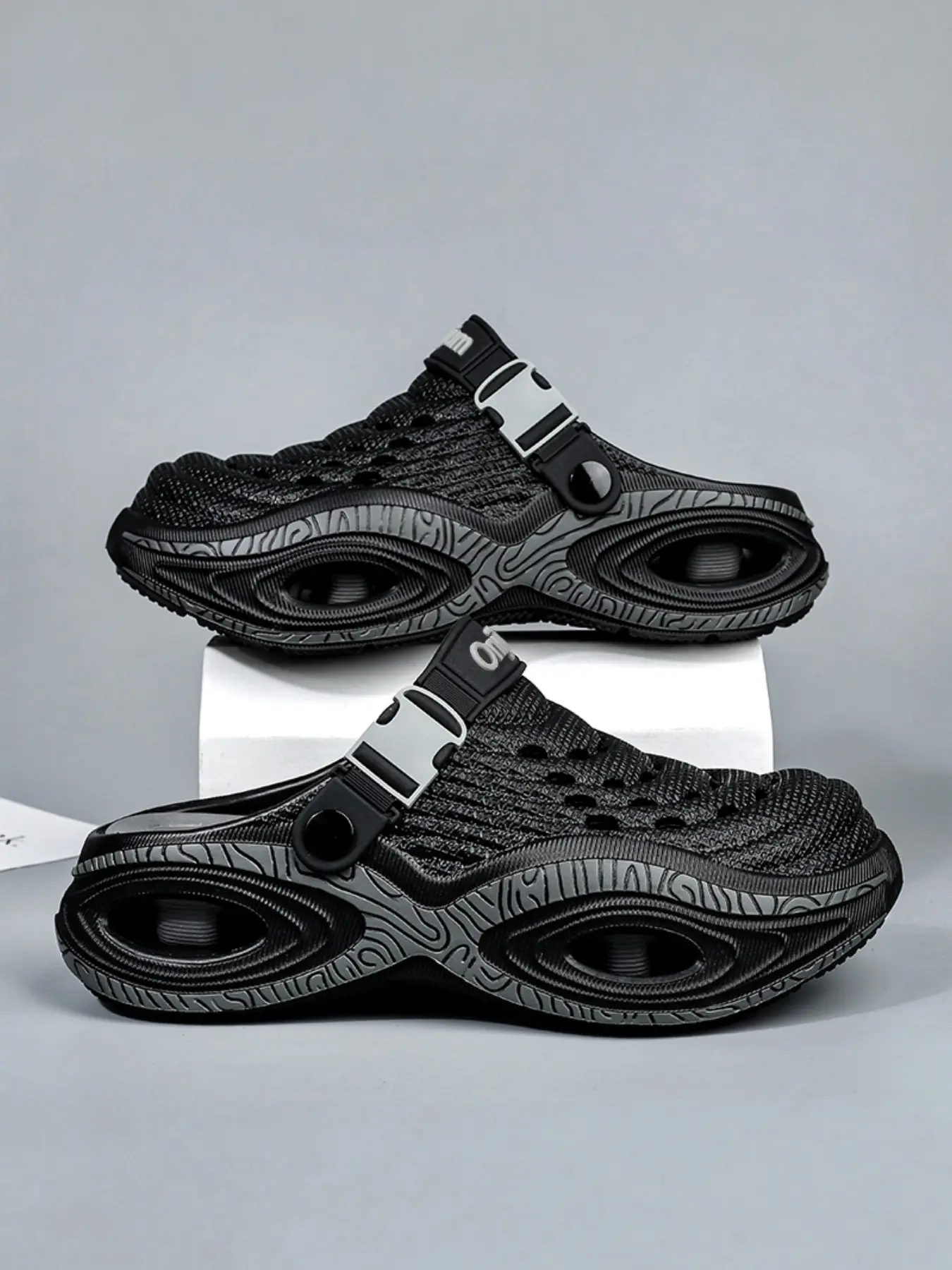 Casual Holey Shoes for Summer, Unisex Home Outdoor Wear, Indoor Outdoor Slippers, Thick Sole Hollow Striped Design, Anti-Slip Waterproof Beach Driving Sandals Footwear