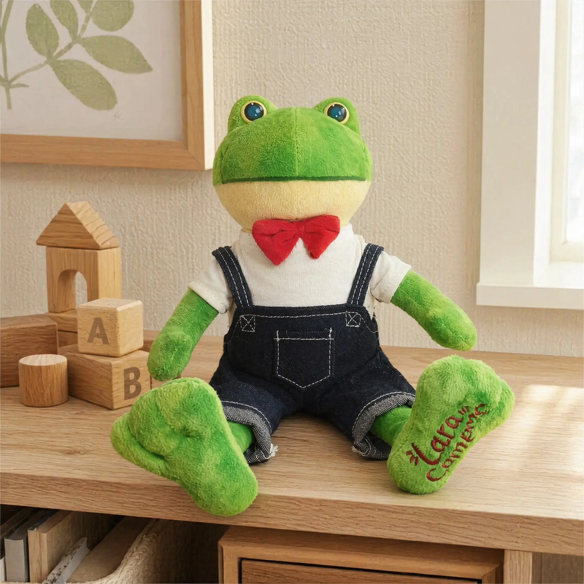 Cute Mr. Frog Plush Pillow, Animal Plush Decor for Bedroom & Living Room, Ideal Gift for Birthdays & Holidays