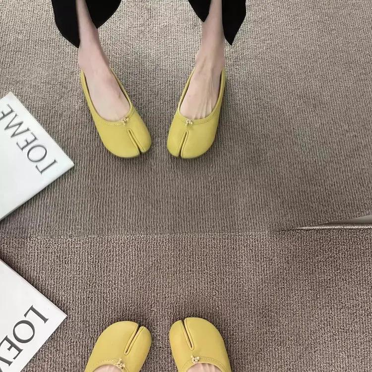 2026 new horseshoe shoes for spring season, single shoes for women, high-end sense, niche French boat shoes, split toe flat bottom
