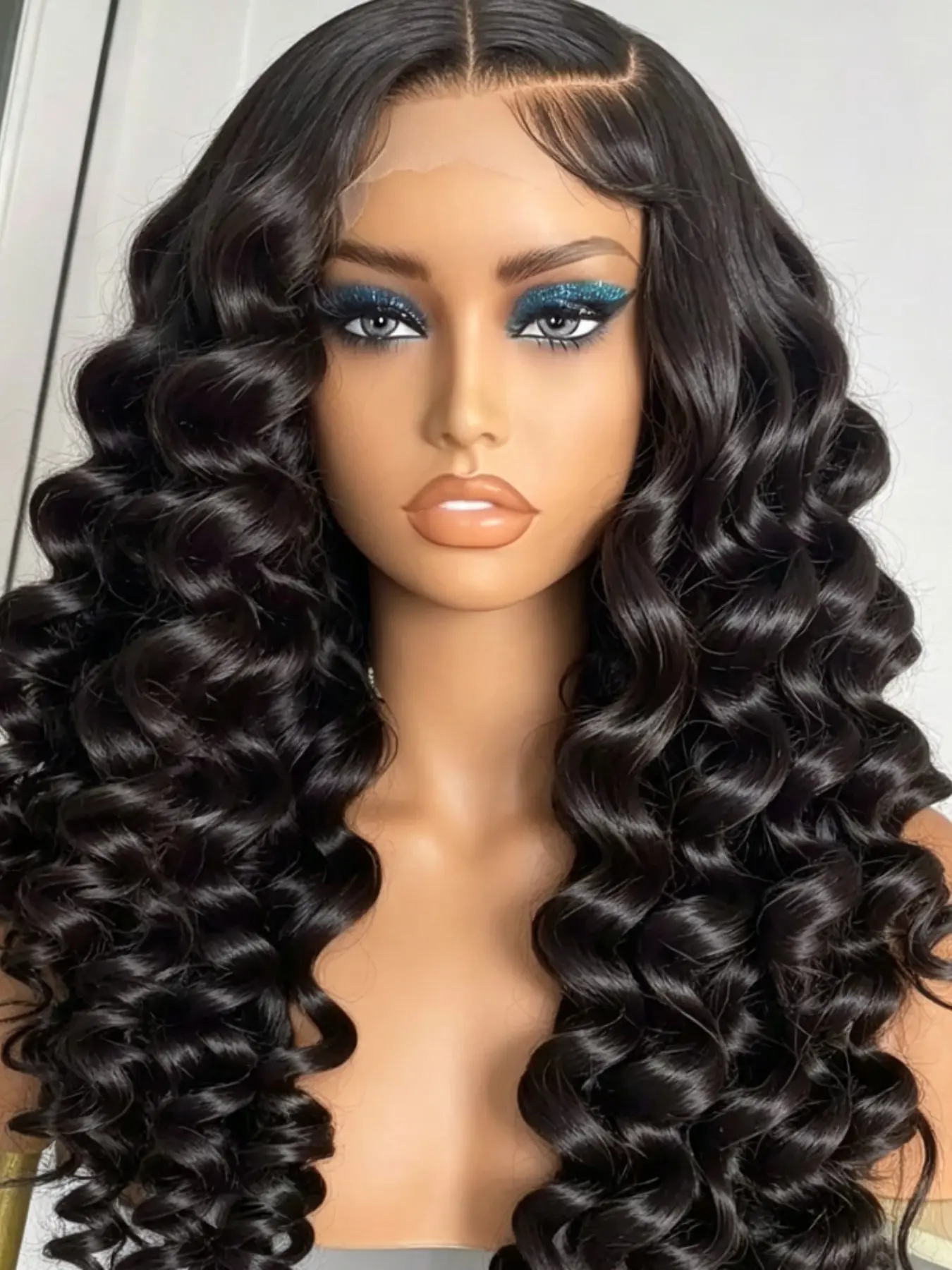 28-Inch Long Natural Wavy Wig, 180% Density, 13x4x1 Lace Front Wig, Pre-Plucked, No Glue, Suitable for Women Daily Use