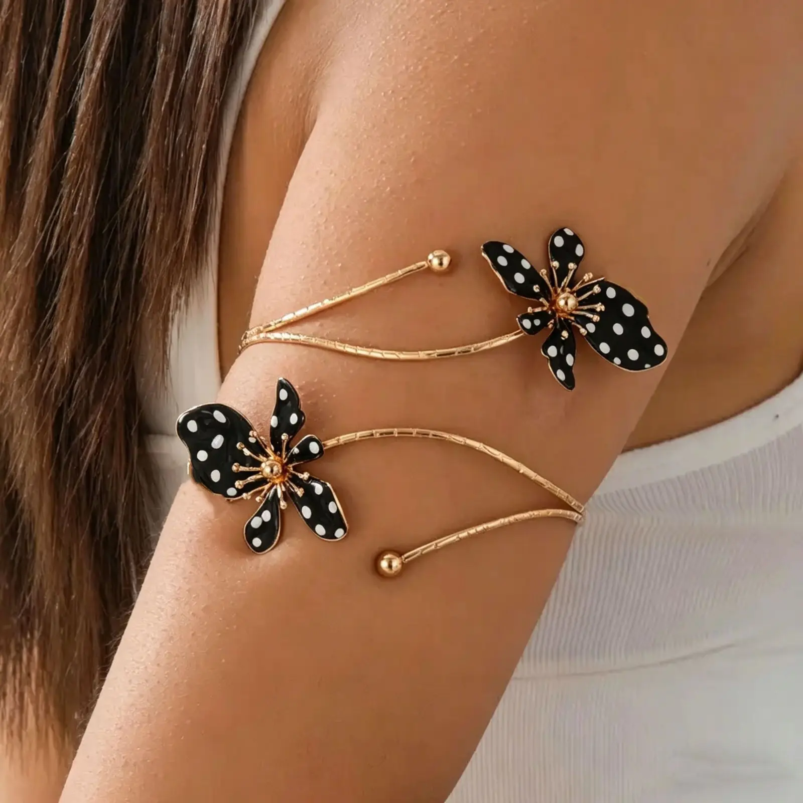 Stylish Enamel Floral Cutout Arm Cuff Bracelet, Minimal Thin Line Hollow Bangle, Versatile Fashion Open Arm Band, Trendy Statement Accessory for Daily Casual Outfit Matching