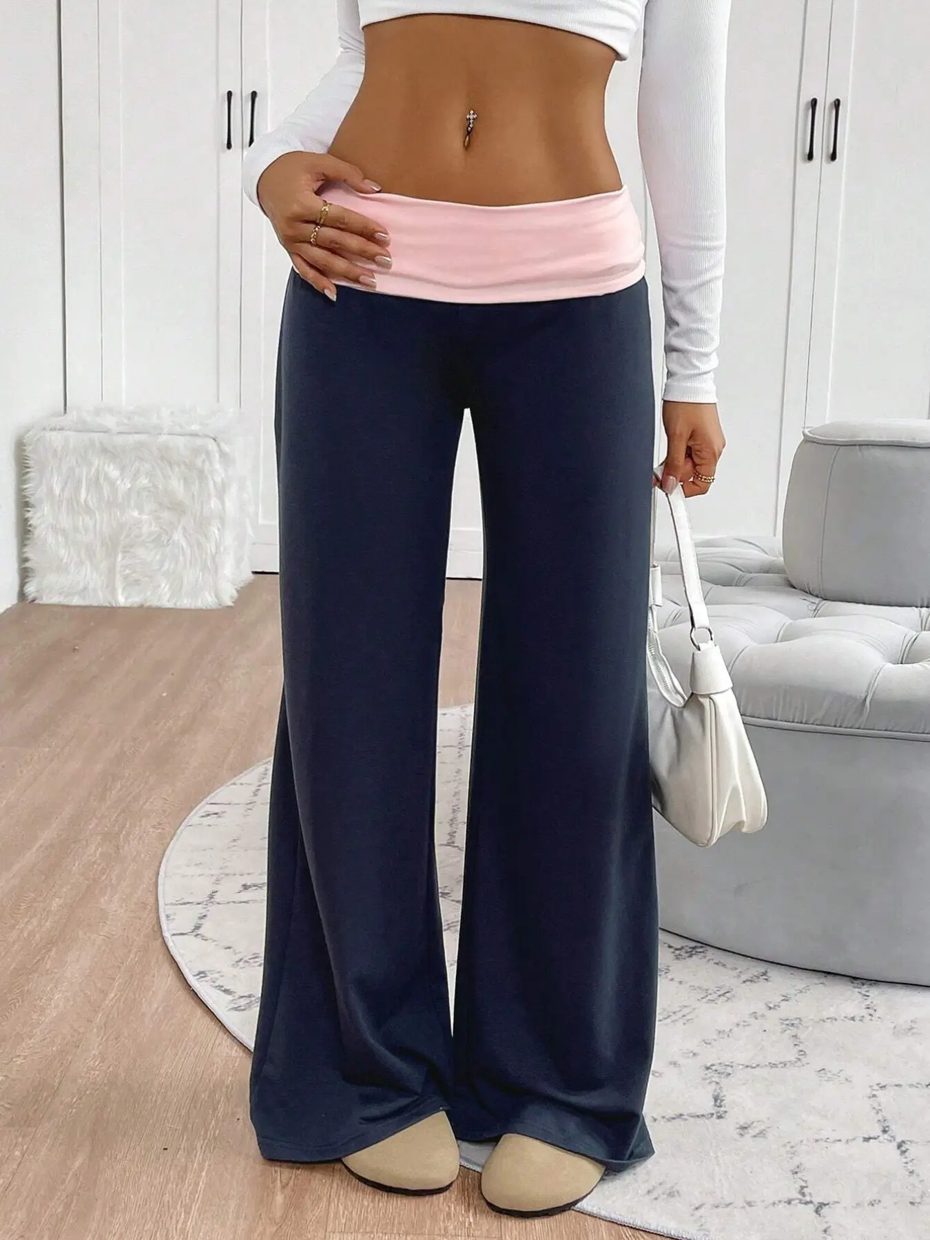 American Street Vibe: Dark Gray Foldover Pink-Waistband High-Waist Loose Wide-Leg Sweatpants for a Trendy Look 🖤 #streetwear #y2kstyle #baggypants