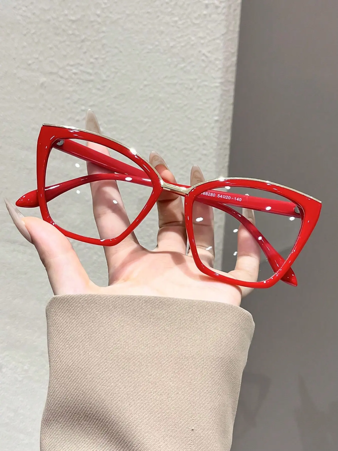 Women's Butterfly Frame Fashion Decorative Non-Recipe Polycarbonate Glasses, Unique Personalized Style, All Seasons Wear, Solid Pattern, PC Material