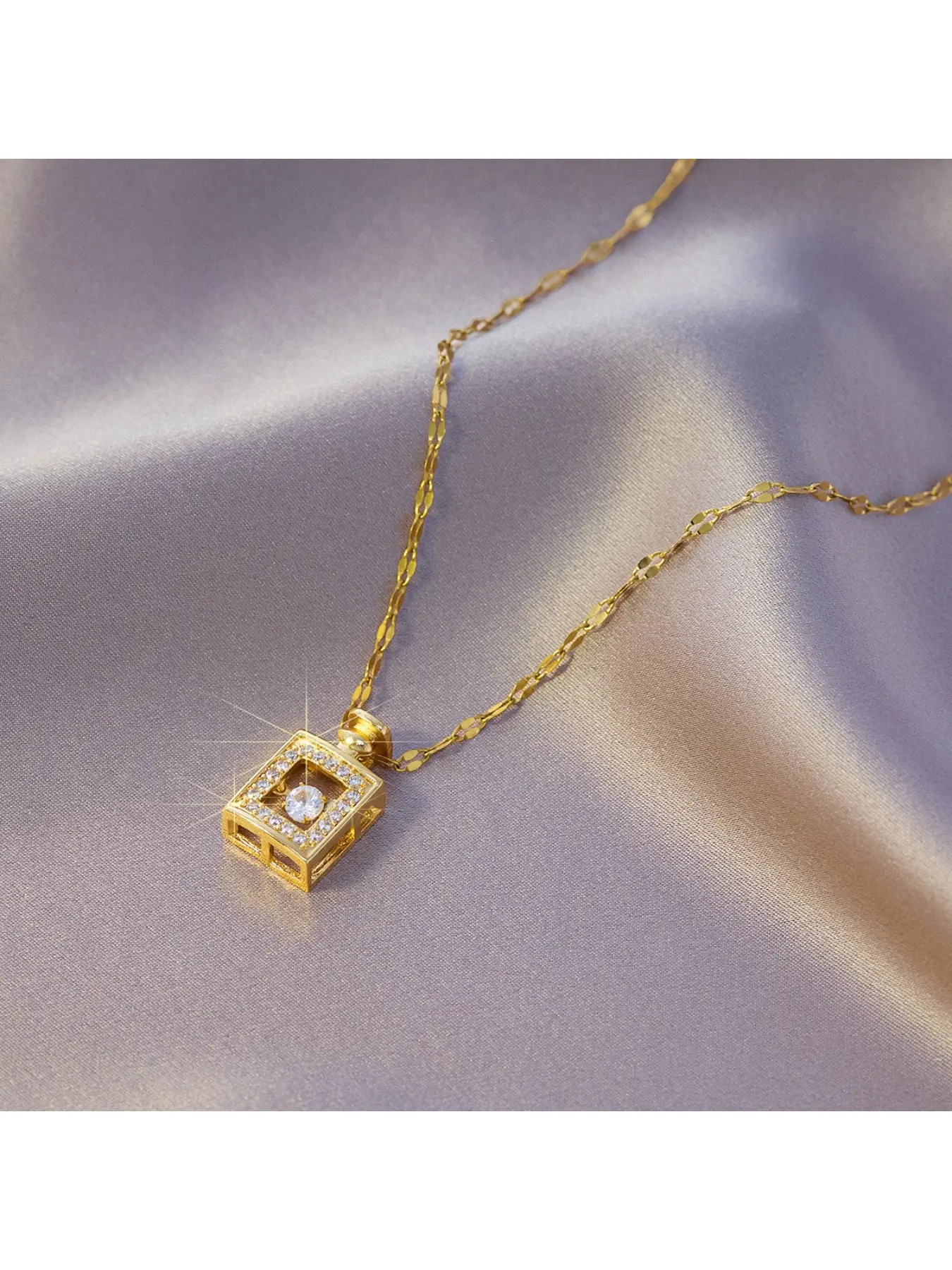 Elegant Perfume Bottle Pendant Necklace for Women, Unique High-End Style, Versatile Commuter Collar Chain, Delicate Accessory