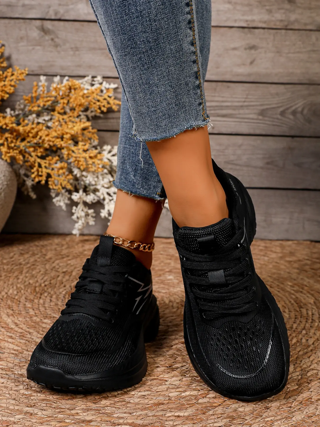 Women's Wide Fit Outdoor Sports Shoes, Lace-Up Casual Athletic Sneakers, Multiple Colors, Fashionable for Walking, Running, Daily Commute
