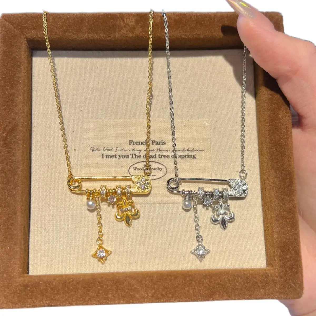 2pcs-New explosion brushed iris flower star light pearl pin necklace women's light luxury niche design pendant accessories collarbone chain