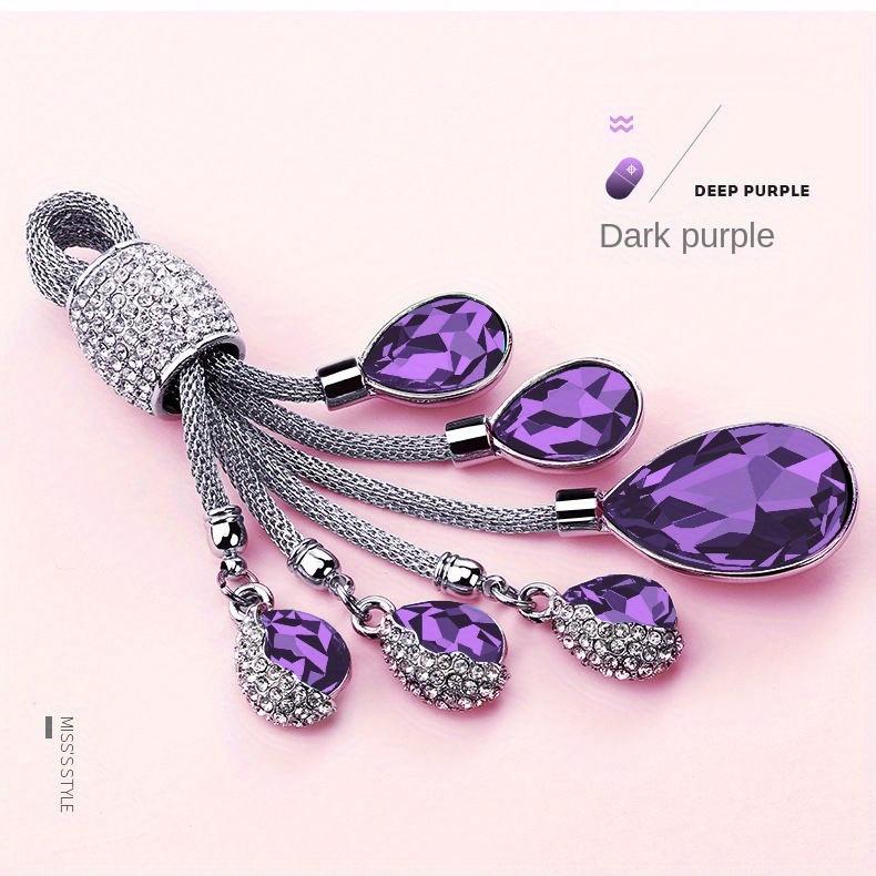 High-End Women's Car Keychain with Horseshoe Buckle, Suitable for BMW and for Mercedes-Benz Key Accessory Cord, Featuring High-Grade Artificial Diamonds