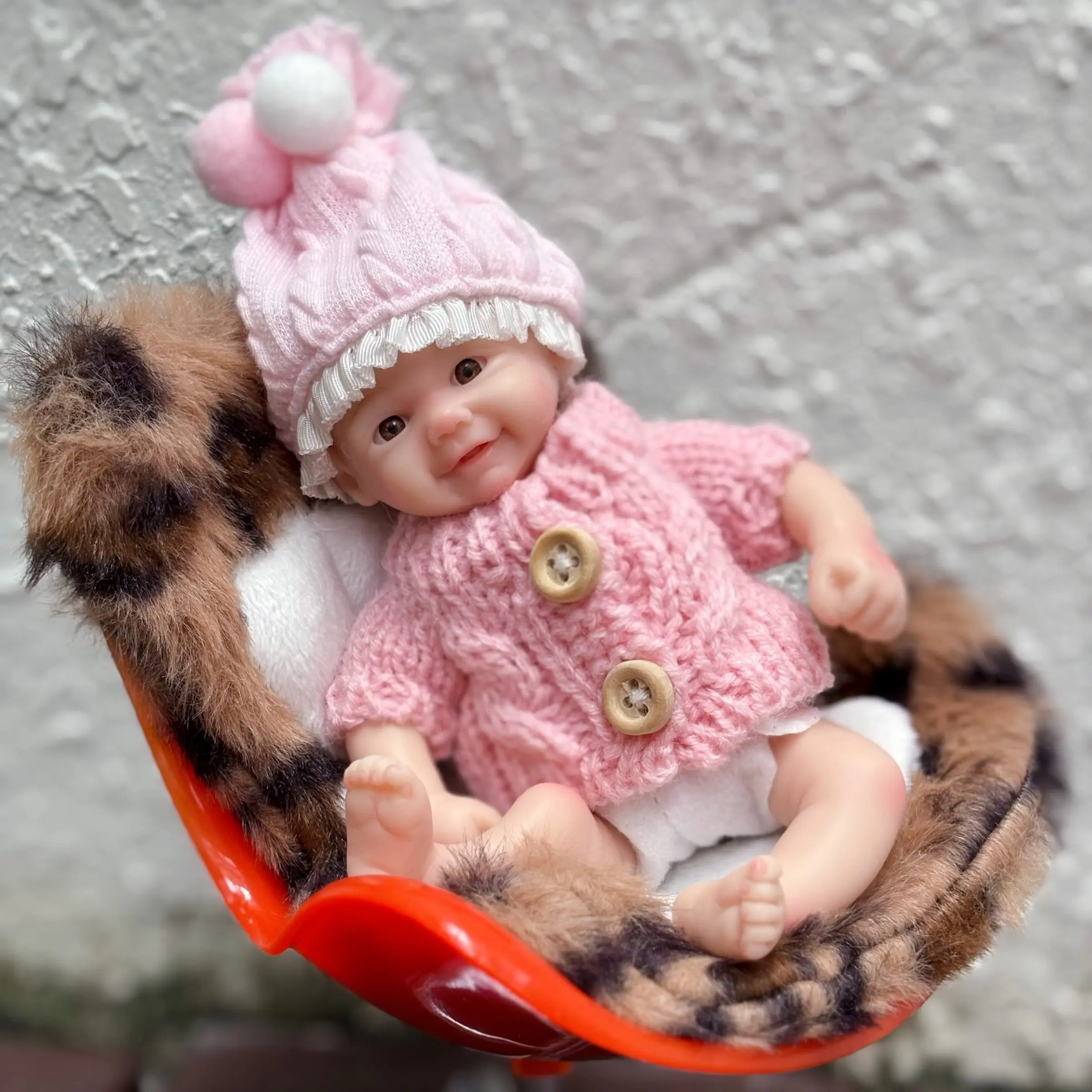 Mini Silicone Girl Doll, Soft Doll, Cute Dolls, Super Cute Handmade Toy, Perfect Gift for Kids, Unisex Child Friendly, High-Quality Craftsmanship