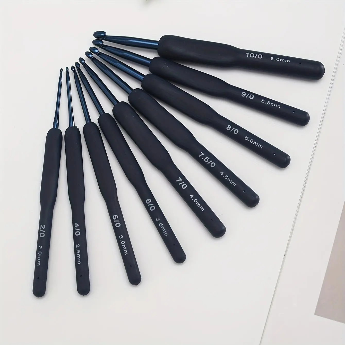 9pcs Ergonomic Crochet Hooks Set with Soft Grip, Ideal for Arthritic Hands, Beginner-Friendly Crochet Needle Set and Accessories, Crochet Tools