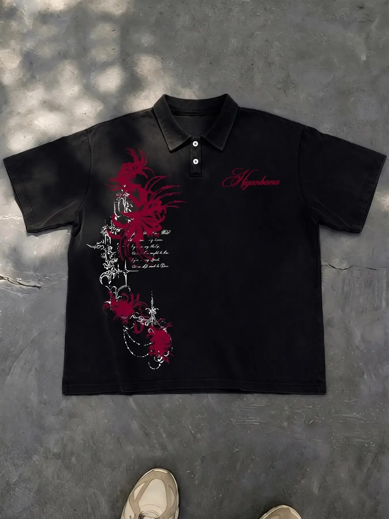 Dark Style Spider Lily Vertical Print Men's Polo, Vintage English Print, Loose Fit, Casual Turn-Down Collar, Half Sleeve
