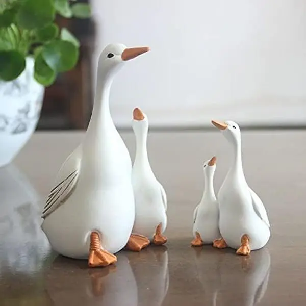 Cute Duck Garden Statue, Resin Duck Figurines for Outdoor Yard Patio Lawn Decor, Animal Sculpture Ornament for Home & Garden Decoration