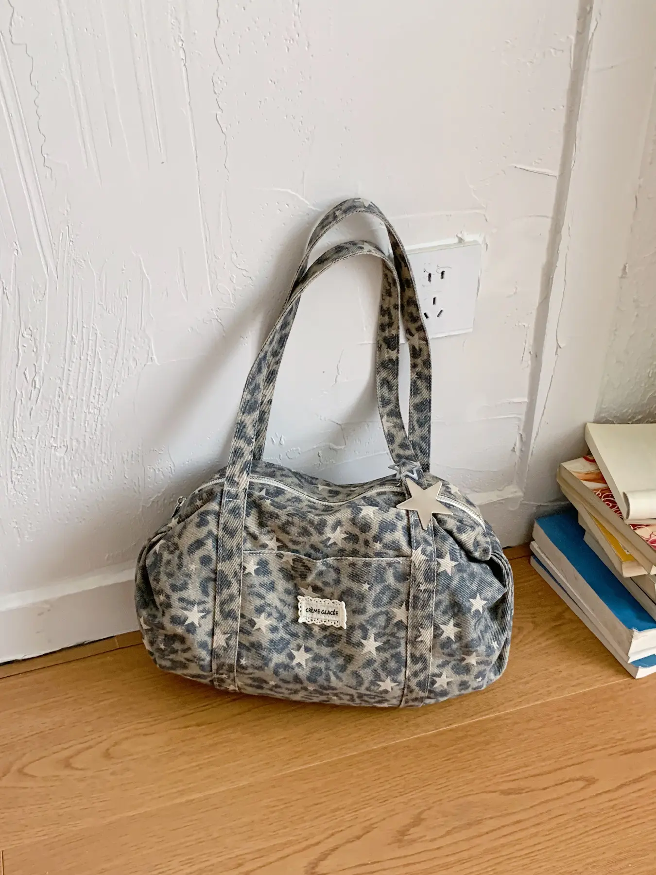 Elegant and stylish leopard print star decoration tote bag that can be carried by hand and is suitable for daily commuting to work, Commuter Shoulder Bag