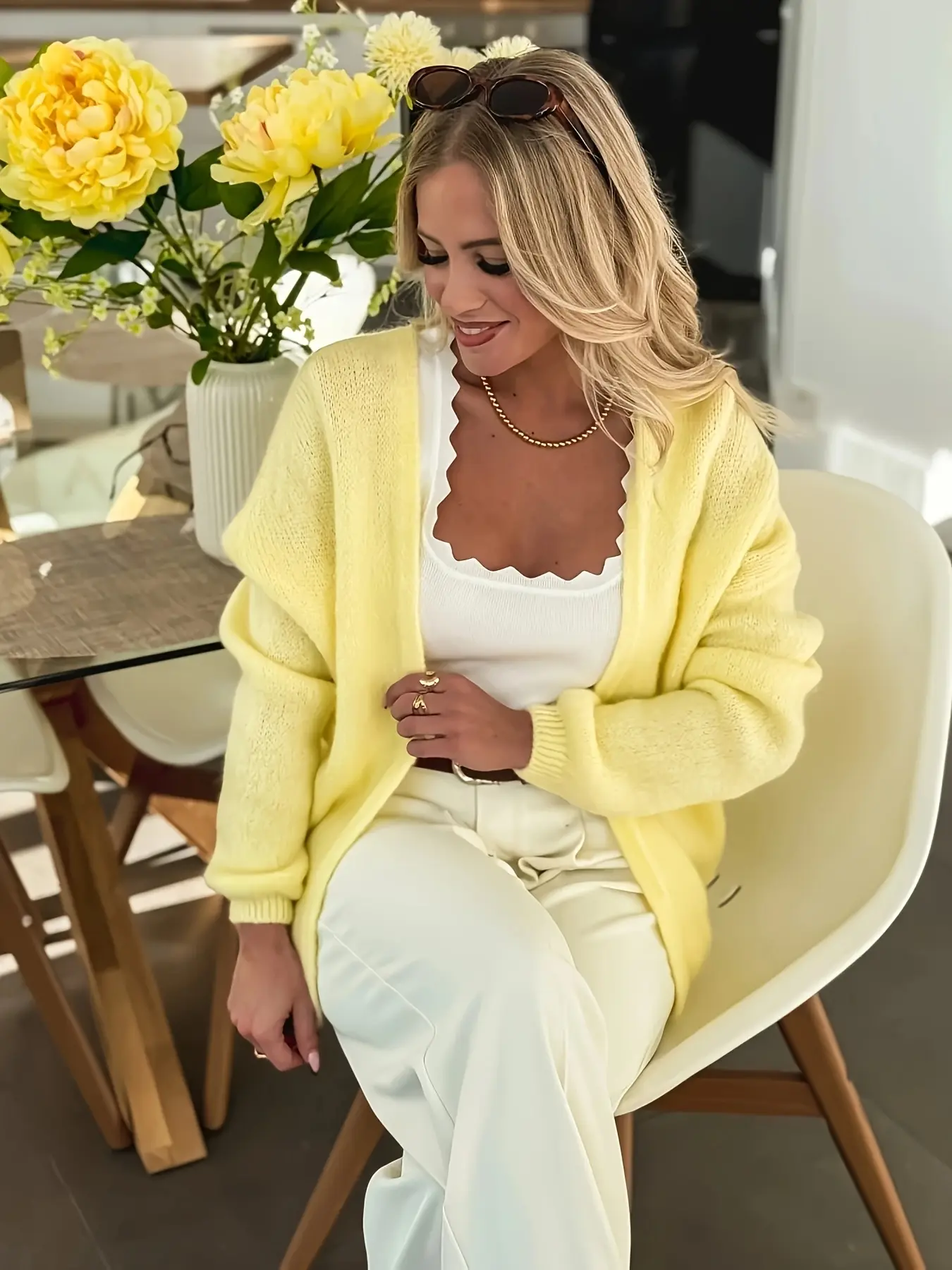 A Relaxed And Loose Yellow Cardigan for Spring And Summer, Featuring Elegant Long Sleeves And a Lightweight, Breathable Sweater. It'S Perfect for Daily Commutes, Vacations, And Weekend Outings
