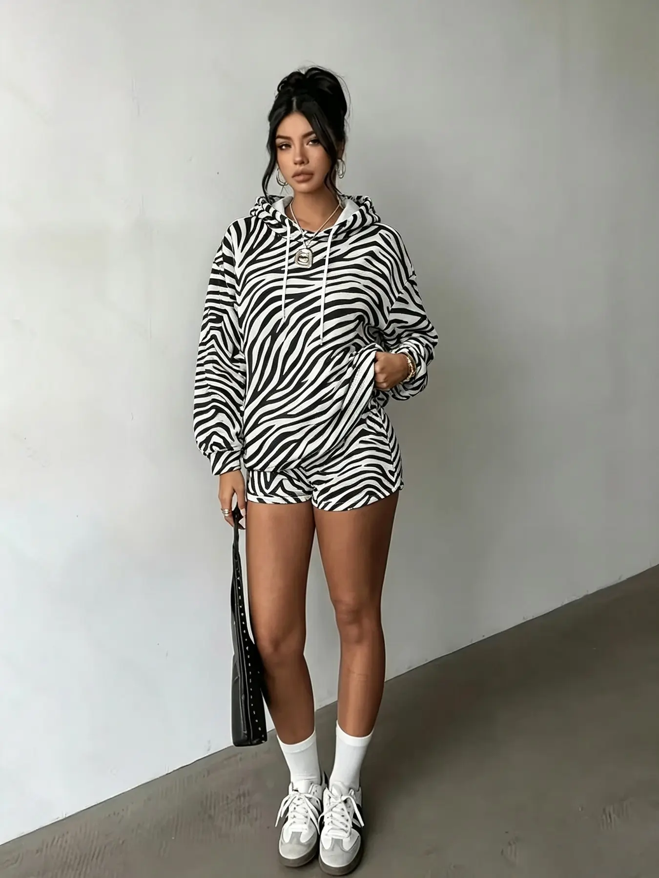 Y2K American Casual Zebra Print Hoodie Shorts Set for Women, Loose Fit Drawstring Hoodie with Elastic Waist Shorts, Comfortable and Trendy