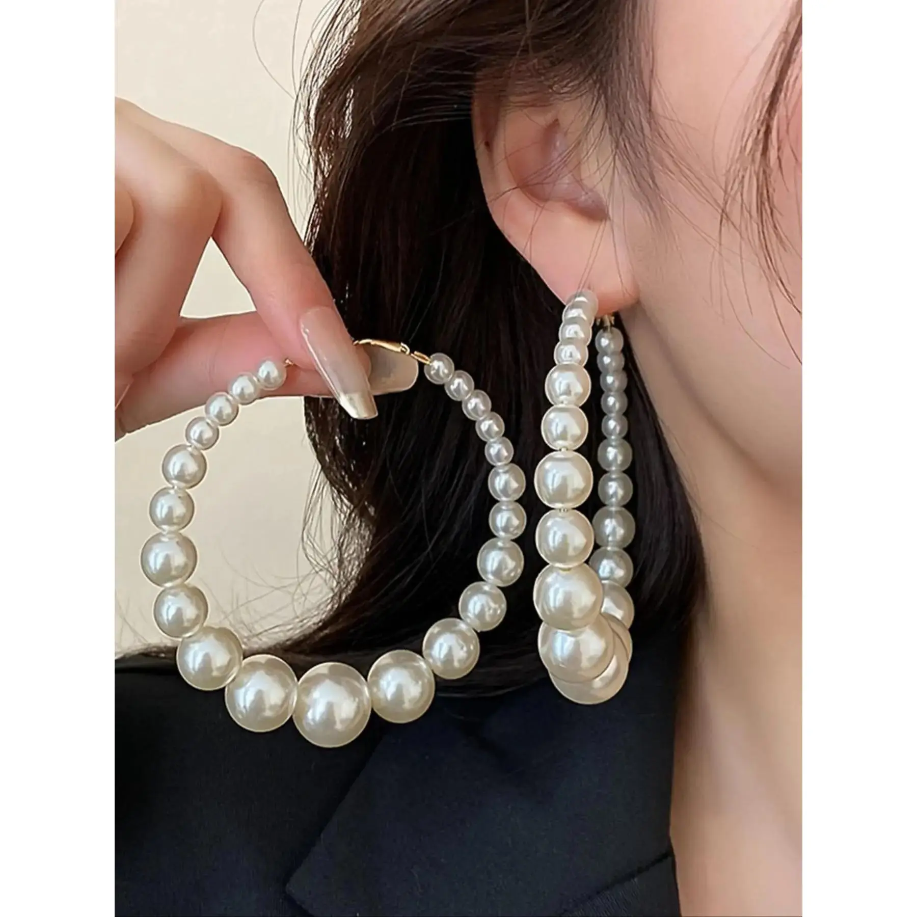 Graduated White Pearl Large Hoop Earrings for Women, Big Round Gradient Size Pearl Beaded Circle Drop Hoop Earrings, Elegant Vintage Dainty Pearl Loop Statement Jewelry for Wedding Daily Party Gift