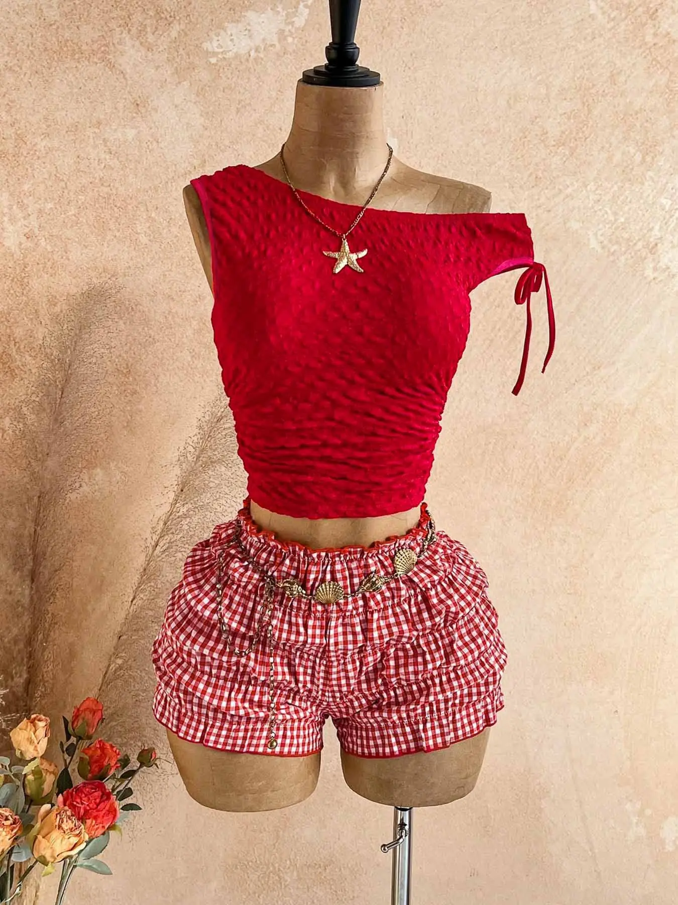 Women's Fashion Casual Vacation Set Outfit, Sleeveless Top Set, Asymmetrical Shoulder Top + Plaid Shorts, Textured Feel, No Belt or Necklace Included
