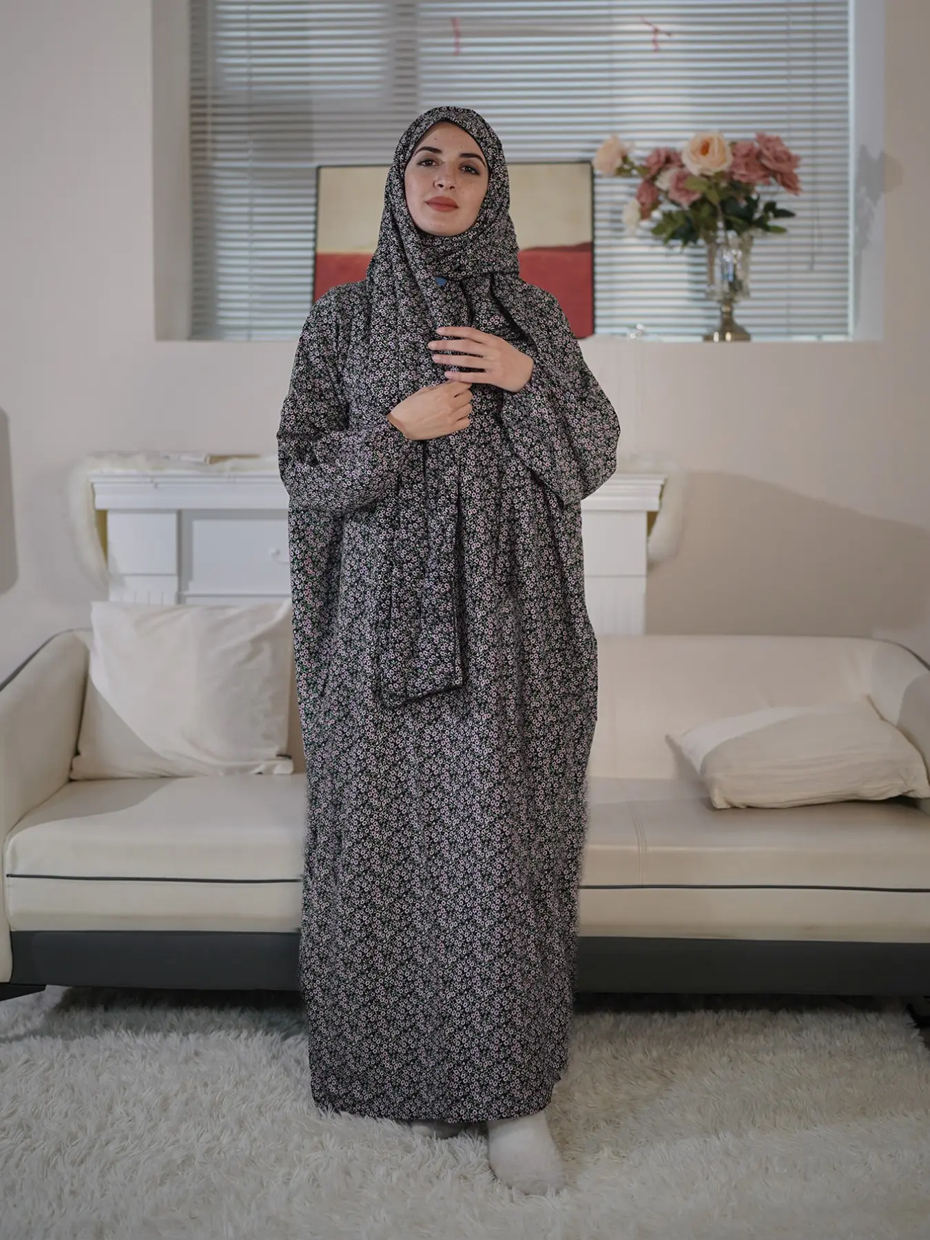 Middle Eastern Women's Scarf Prayer Dress, Modest Muslim Clothing, Long Loose Comfortable Printed Dress, All Seasons, Ditsy Floral Pattern, One-Piece Top with Zipper