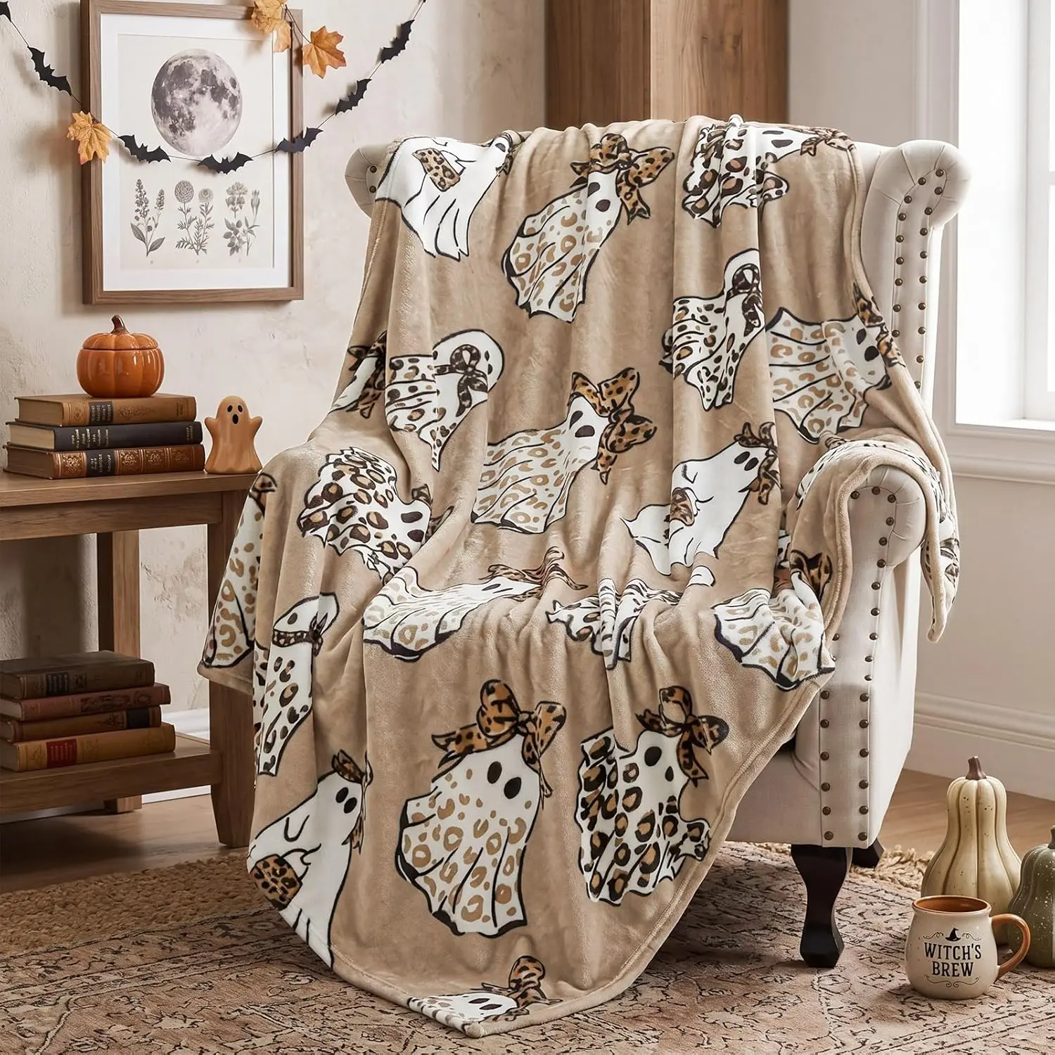 Cute Leopard Ghost Flannel Throw Blanket, Beige Halloween Bow Blanket, Coquette Spooky Single-Sided Printed Fleece Blanket for Couch Bed Room Decor Gift
