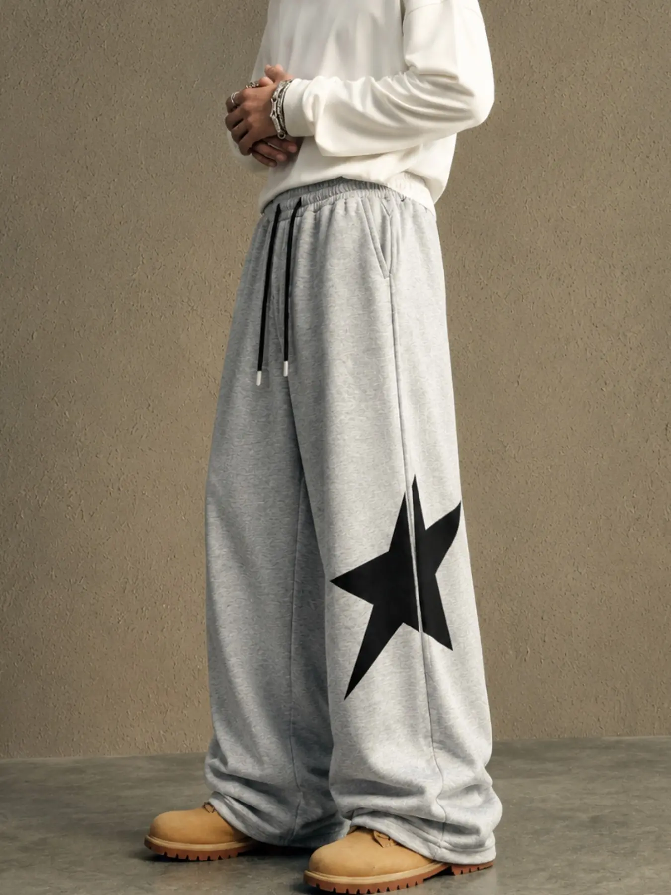 Men's Gray Star Graphic Sweatpants, Baggy Wide-Leg Drawstring Pants with Large Black Star Print, Elastic Waist, Relaxed Straight Legs, Retro Y2K Streetwear menswear for Campus Looks, Skate Outfits, Travel, Festivals, Casual Weekends and Daily Styling