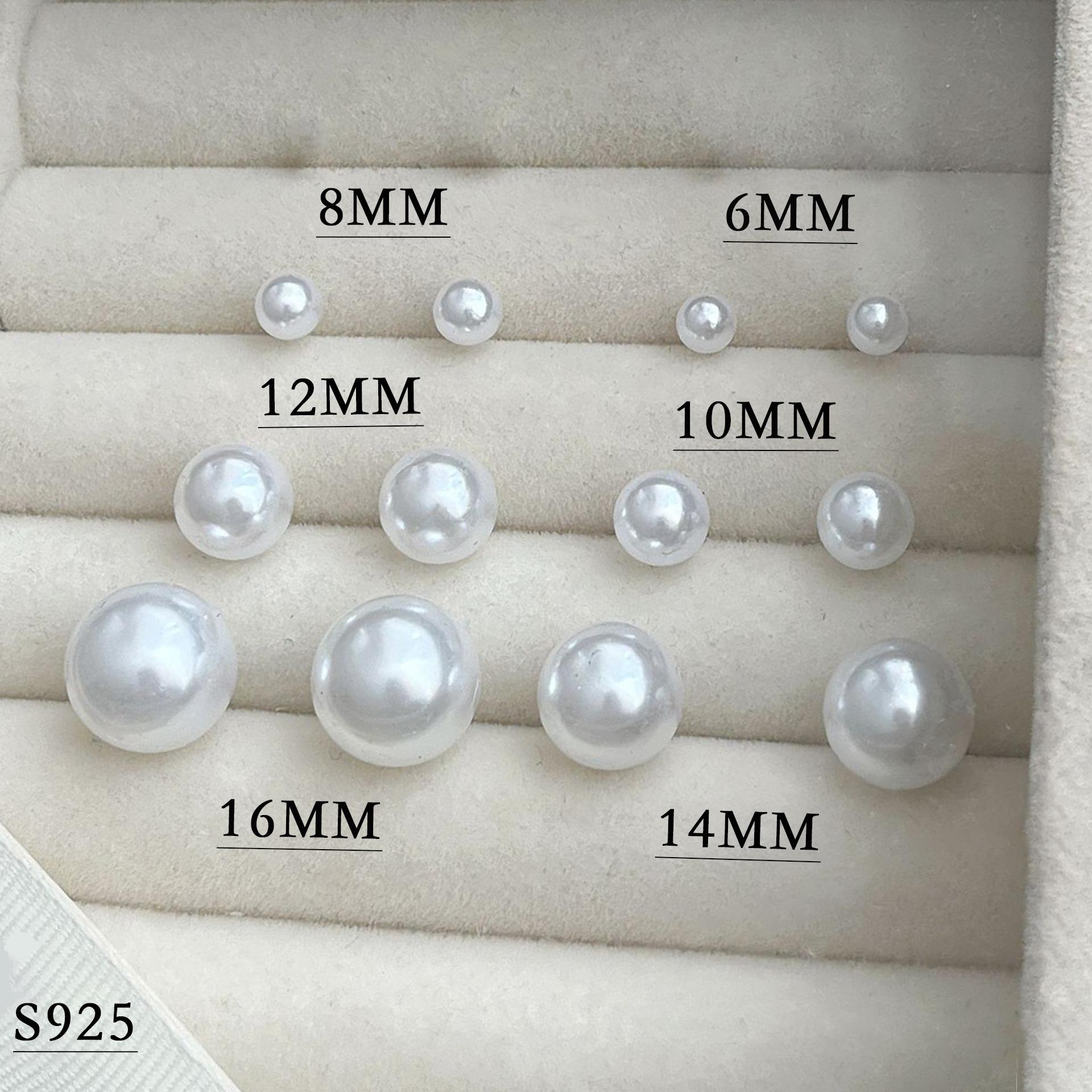 Compact sports protective gear. Lightweight and comfortable, suitable for all training sessions. Compact sports accessories. Suitable for running and training. Luxurious shiny pearl earrings. Made of 925 sterling silver