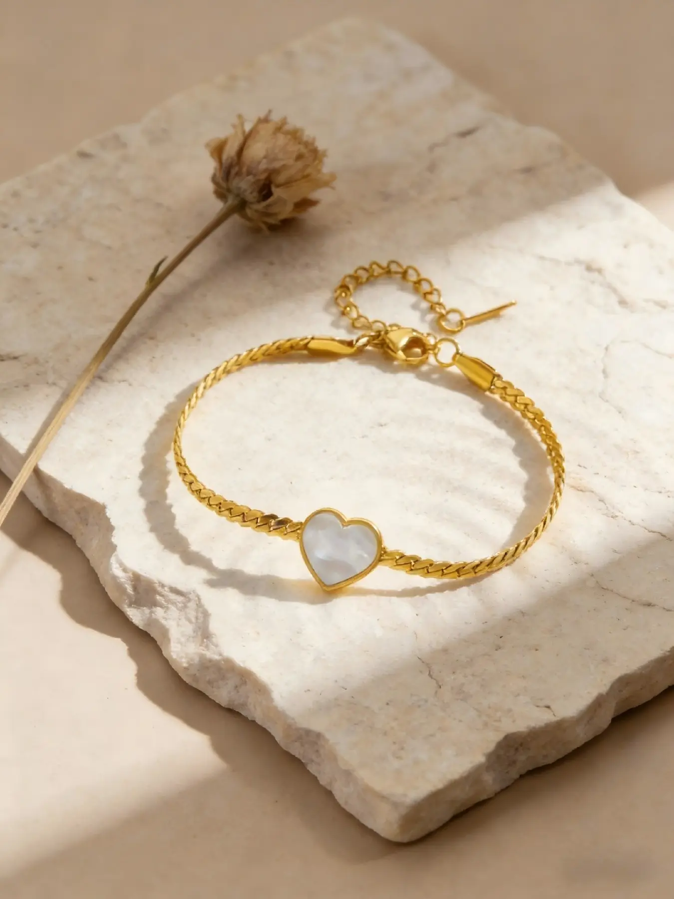 Mcgraw Heart Hand Chain Bracelet, Natural Pearl Light, Adjustable, Elegant Style, All-Season Accessory, Perfect Gift for Daily Wear