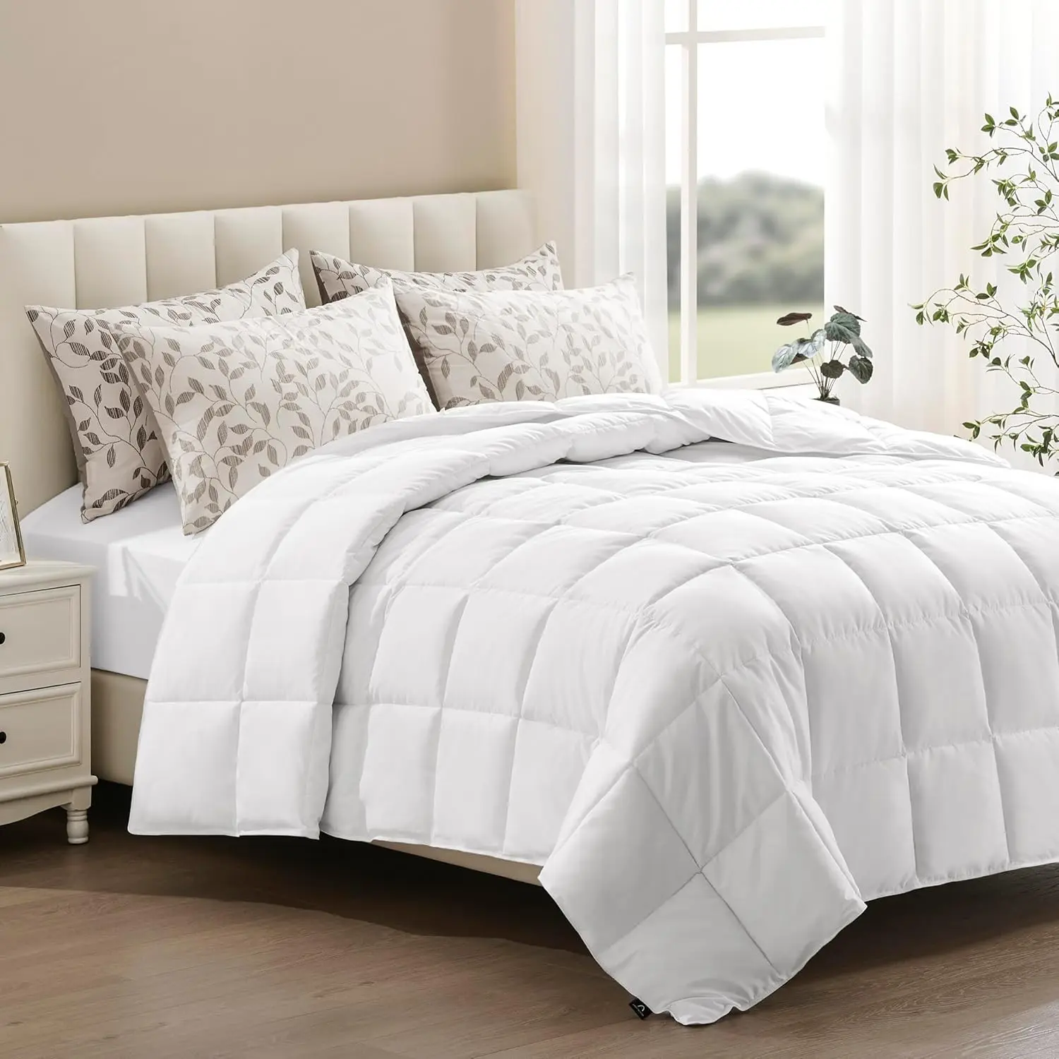 Lightweight Duvet Insert Queen Size - Summer Bedding Comforter - 250GSM Filled Thin Duvet - Soft & Breathable, Quilted Comforters with 8 Tabs,White,Queen/Full 90x90 Inches