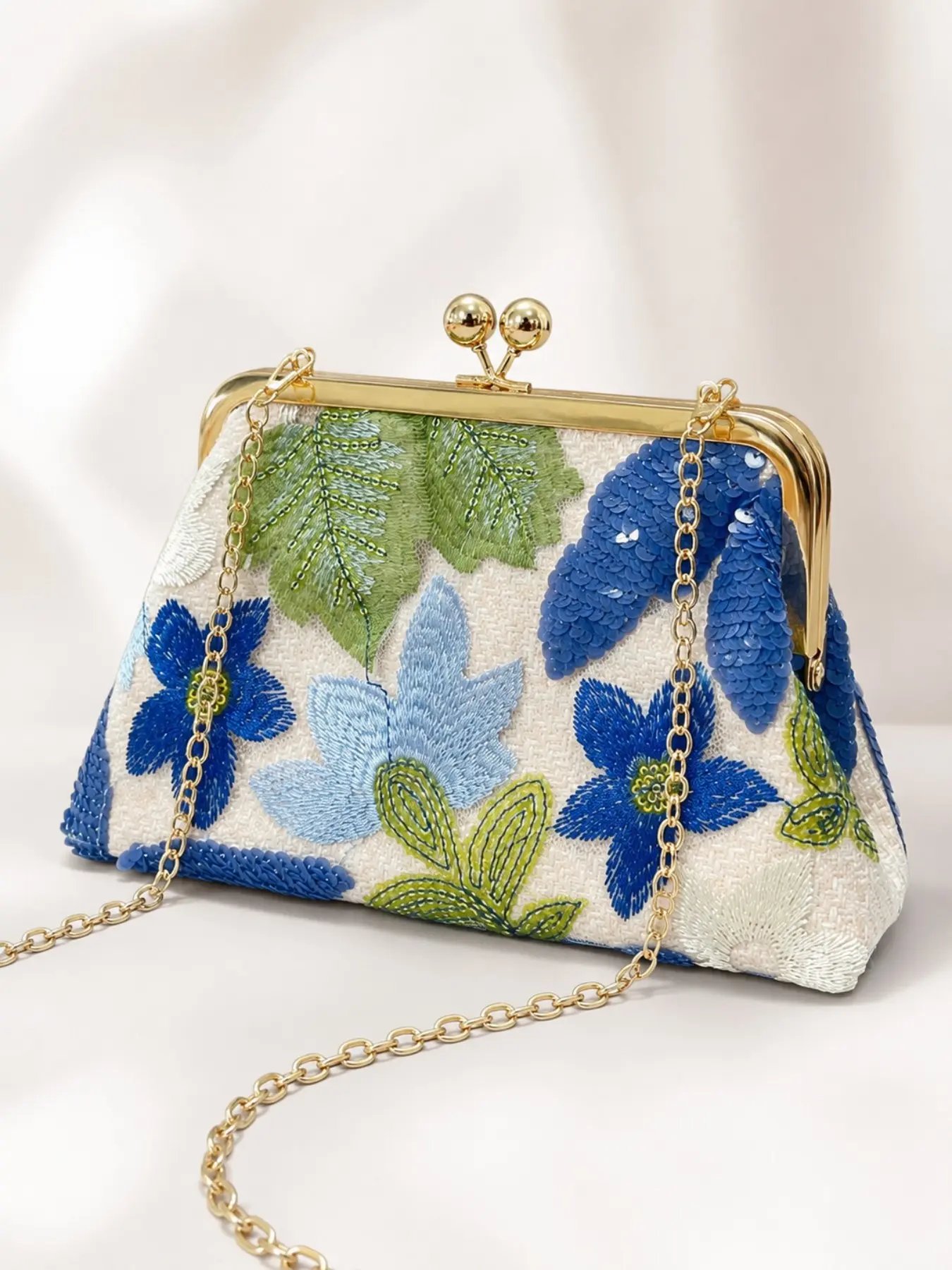 Women's Floral Embroidered Sequin Kiss Lock Elegant Clutch Bag with Detachable Chain, Vintage Evening Purse for Wedding Party and Special Occasions