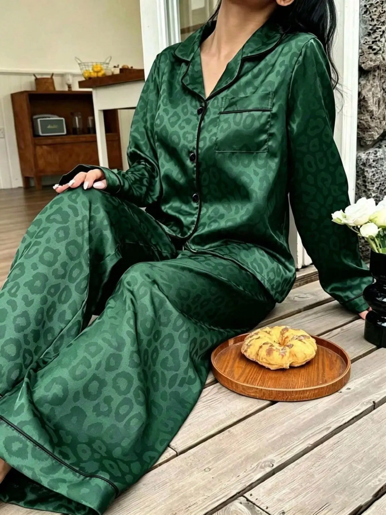2026 New Women's Leopard Print Satin Long Sleeve Pajama Set, Casual Collar Home Wear Two-Piece Set, Comfortable Lifestyle, Holiday Gift