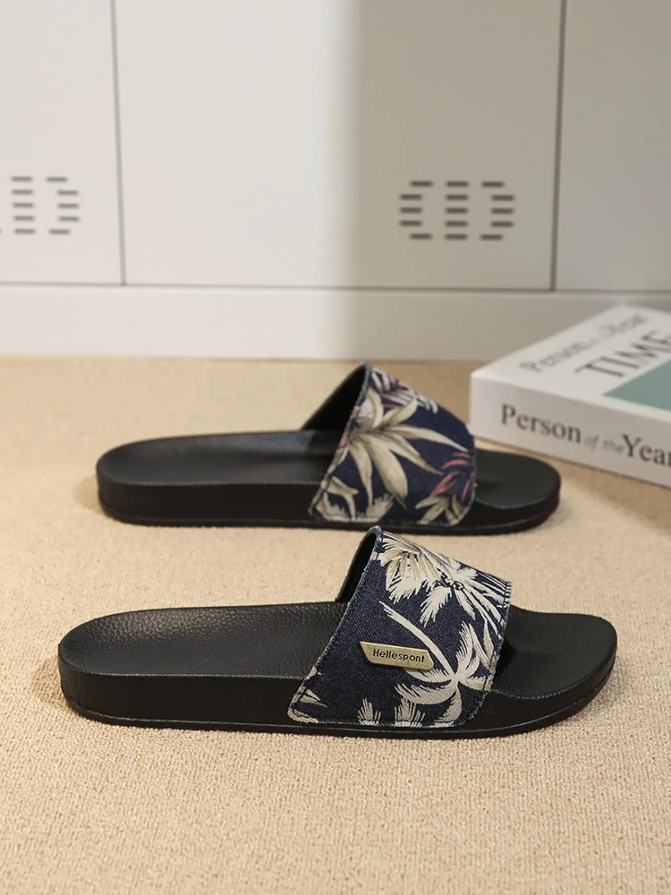 Vintage Denim Leaf Print Men's Sandals, Soft Non-Slip Sole, Comfortable Fit, Sizes 38-46, Ideal for Home, Beach, Bathing, Casual Wear