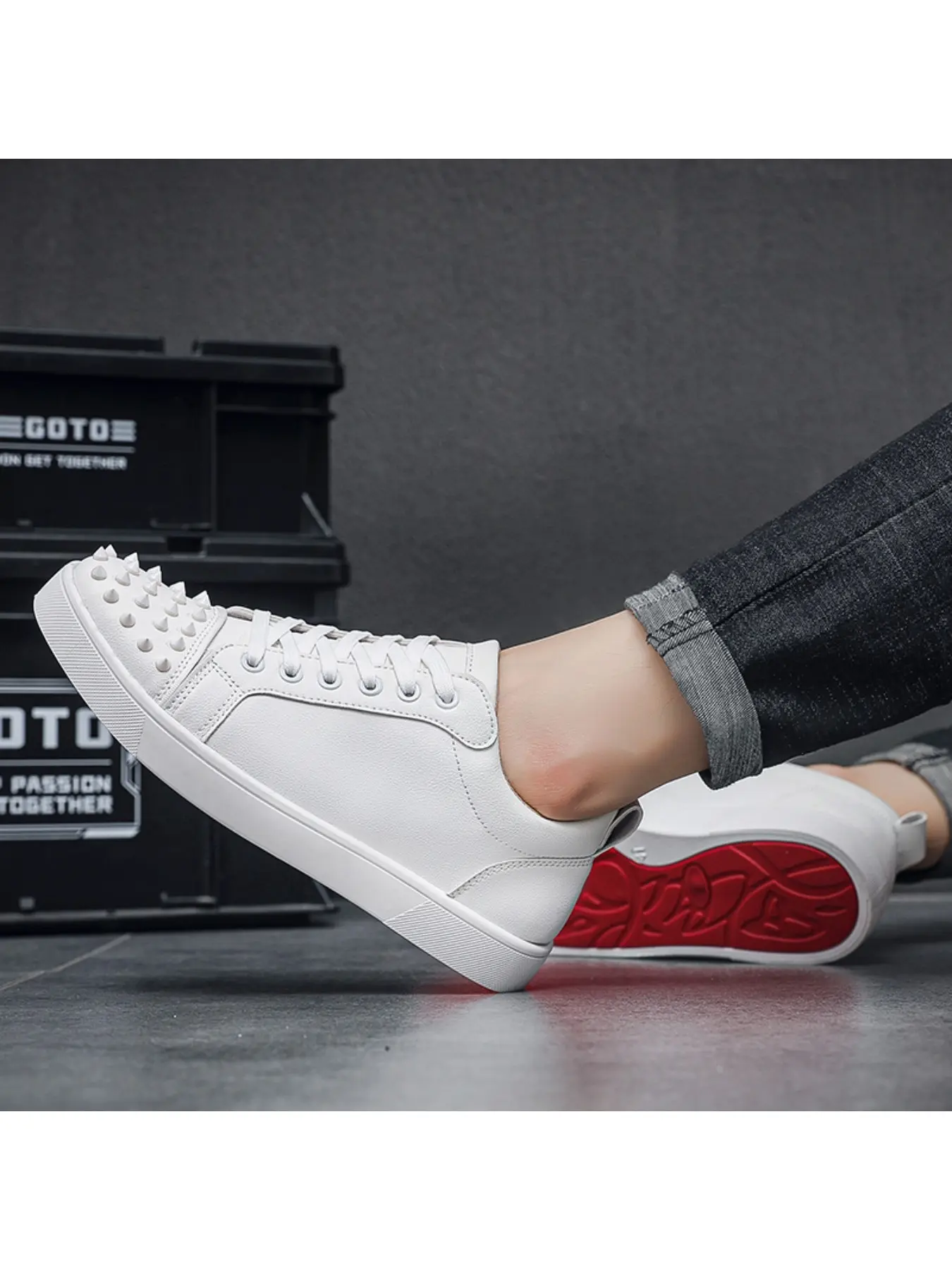Trend rivet decorative leisure board shoes, pure color good collocation of basic leather men 's shoes, daily commuting wear-resistant single shoes, Footwear