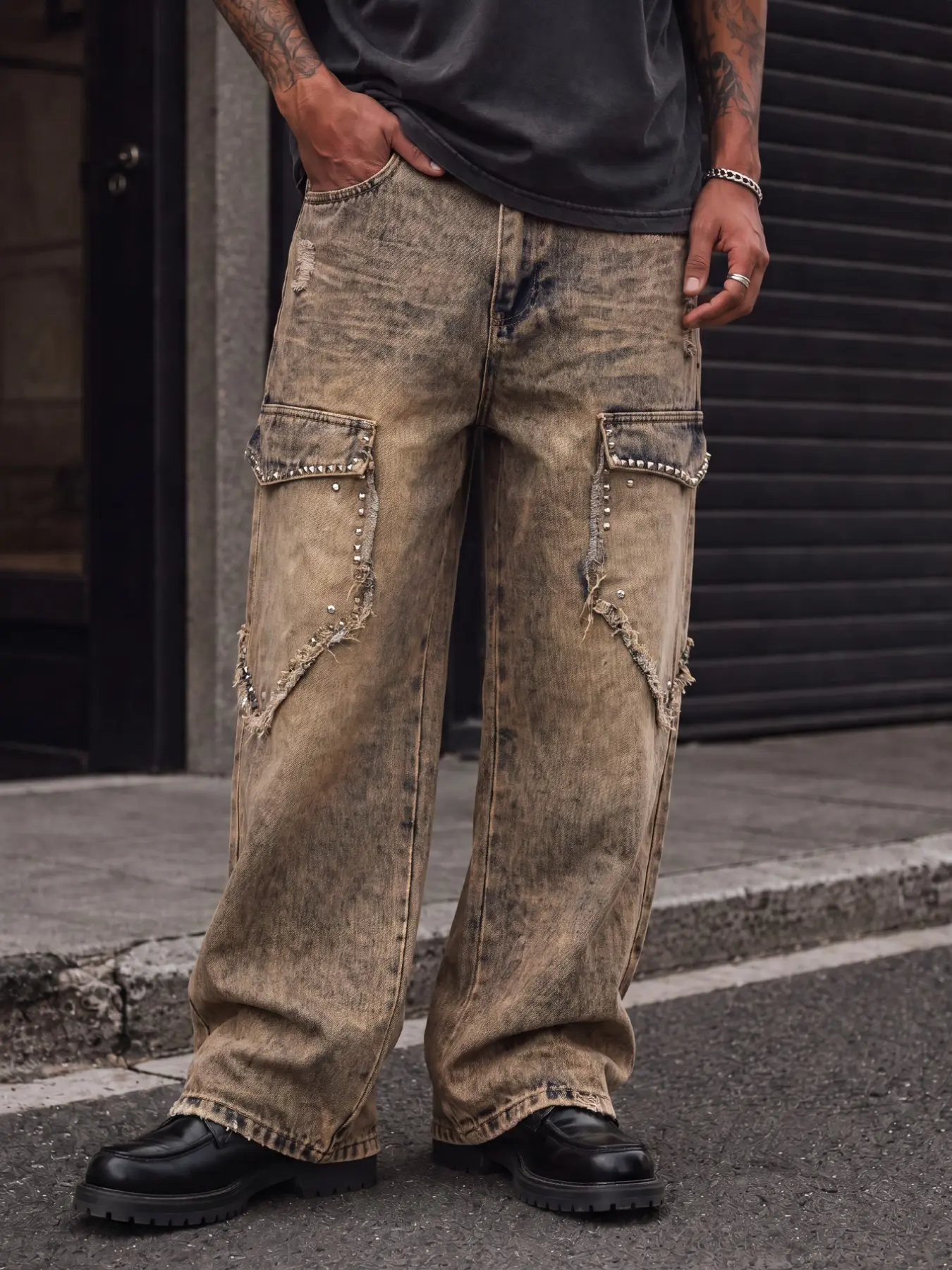 Men's Y2K loose wide-leg denim pants, Cargos Jeans, featuring cargo pocket detailing and ripped frayed distressed craftsmanship, a must-have for trendy American streetwear outfits