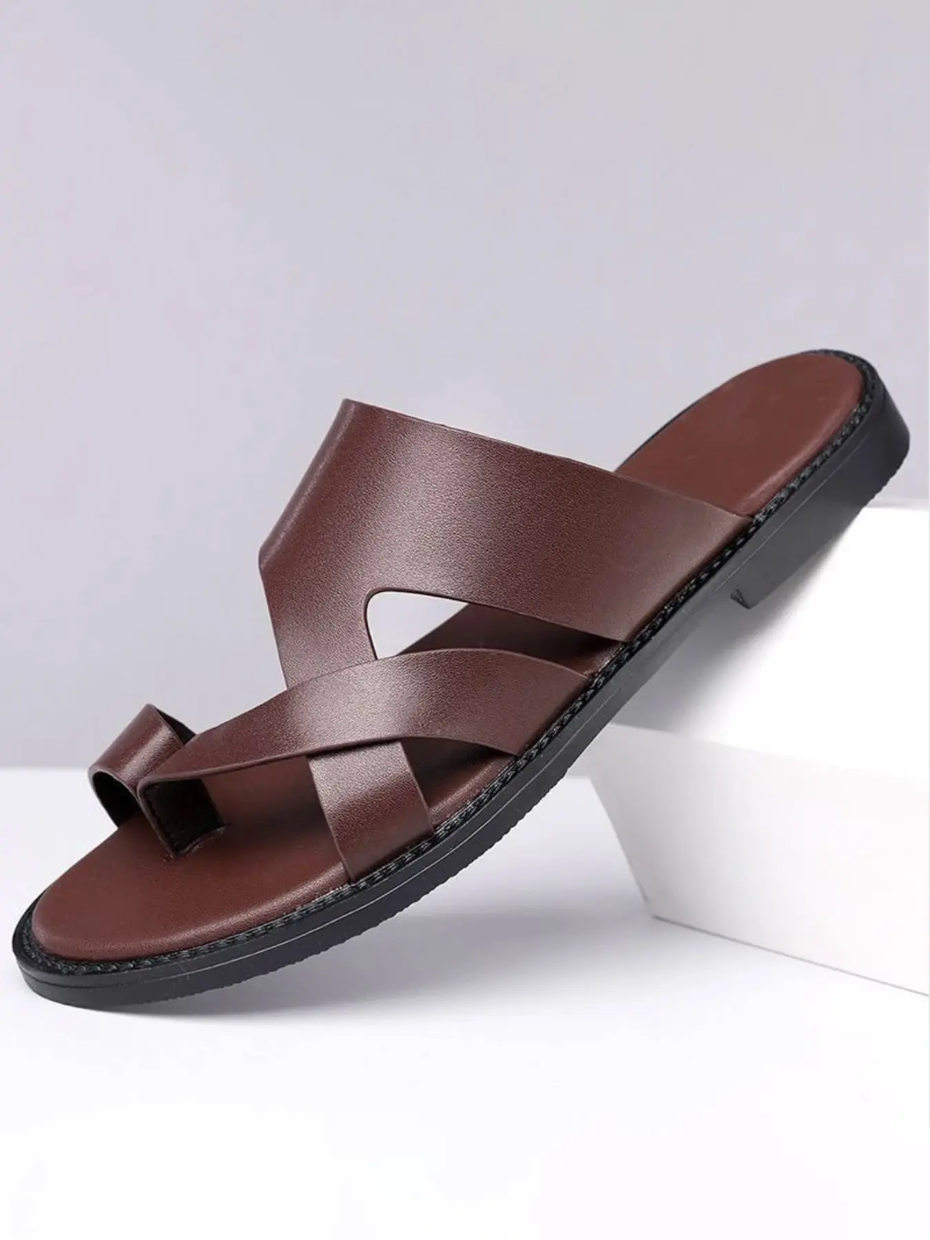 Summer Sandals High-Quality Leather Material 2026 New Beach Shoes Business Casual Waterproof Cowhide Men's Slippers Slip On Sandal