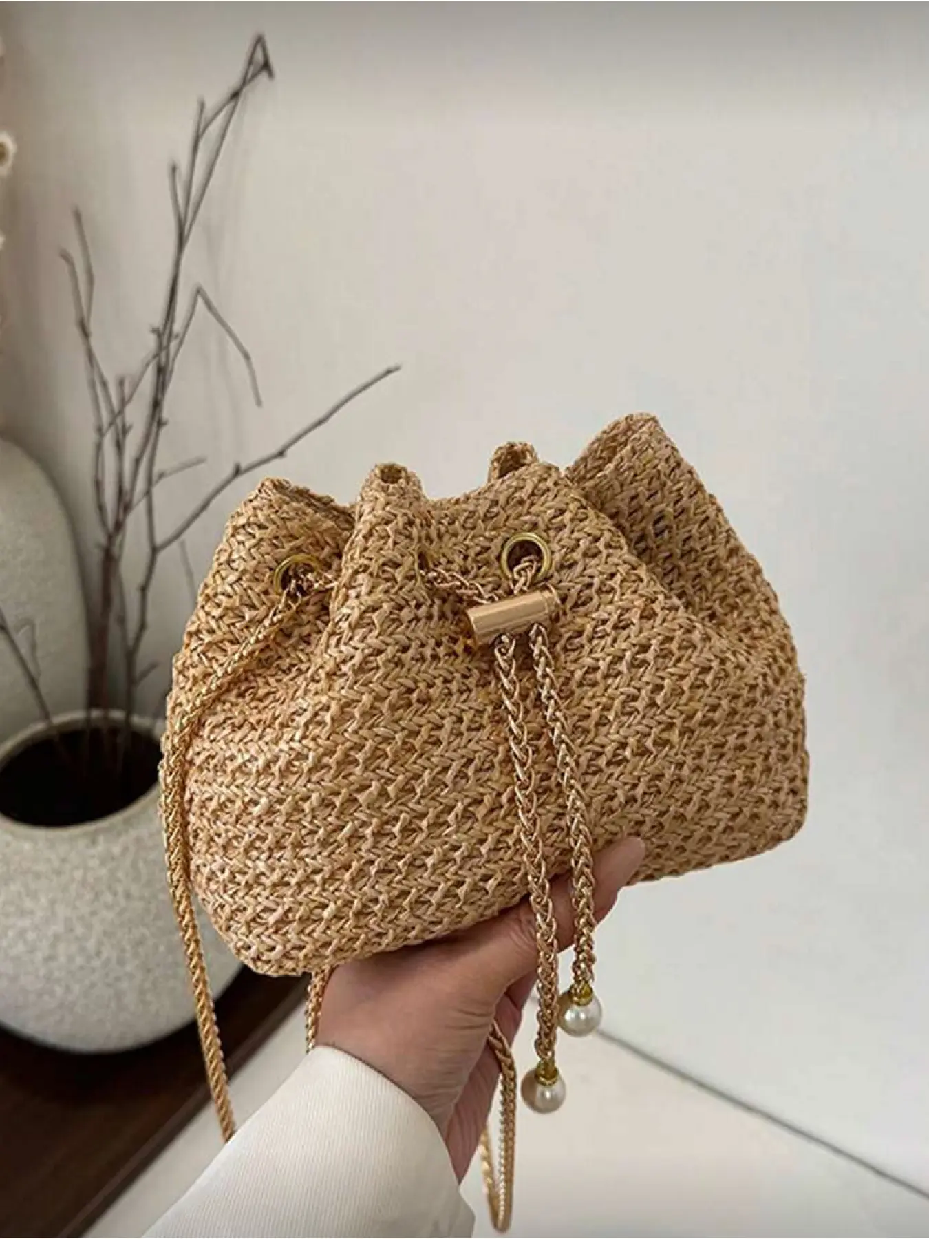 1 Piece Drawstring Closure Straw Bucket Bag with Chain Metal Pearl Decoration Shoulder Crossbody Pouch Women's Fashion Gift for Vacation Beach Casual Crossbody Bags