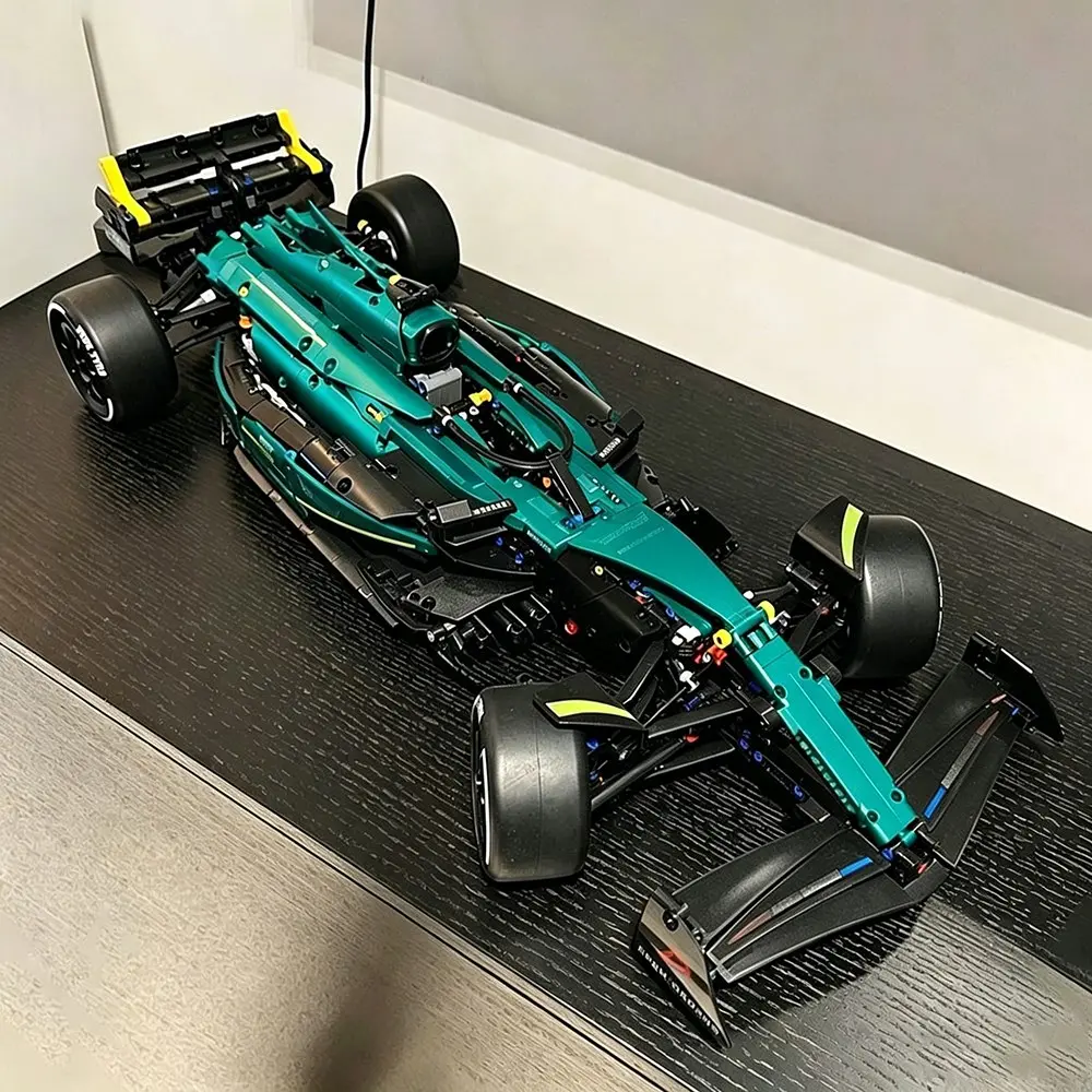 1933pcs 1:8 Race Car Building Blocks Model, High-Quality Electroplated Finish, Independent Suspension Design, Ideal Gift for Friends
