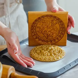 Carved Wooden Gingerbread Cookie Mold,3D Wooden Baking Mold Cookie Biscuit Press Stamp Molds,Cookie Cutter,Cookie Stamp,DIY Biscuit Stamp Mould for Halloween Thanksgiving Christmas(Rose hips-Small)