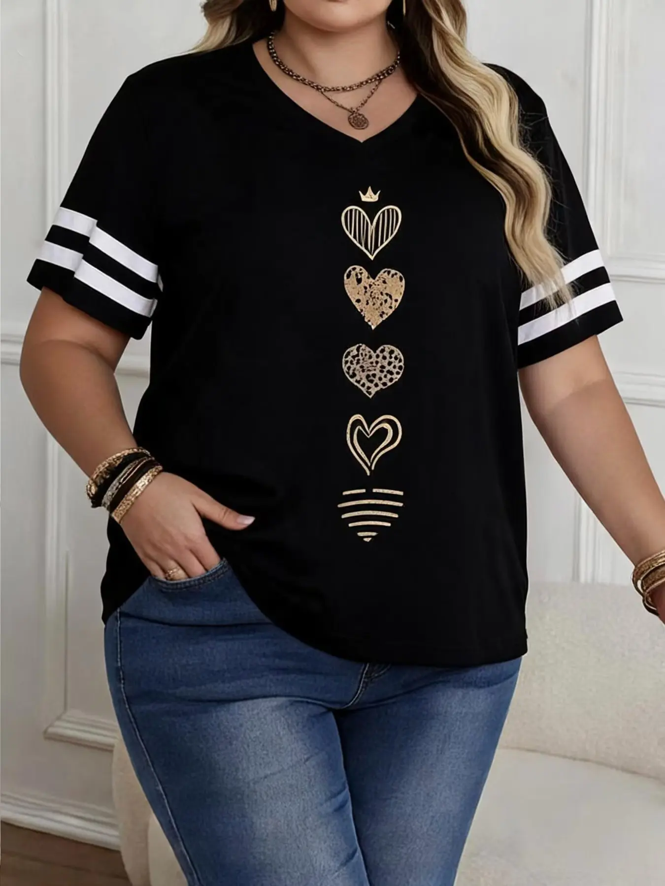 Plus Size V Neck Heart Print Love Short Sleeve Women's Summer T-Shirt, Colorblock Striped Sleeves, Casual Streetwear Versatile Slimming Top Tee, Aesthetic Graphic Tee, Casual Everyday Tops, Casual Tee Shirts