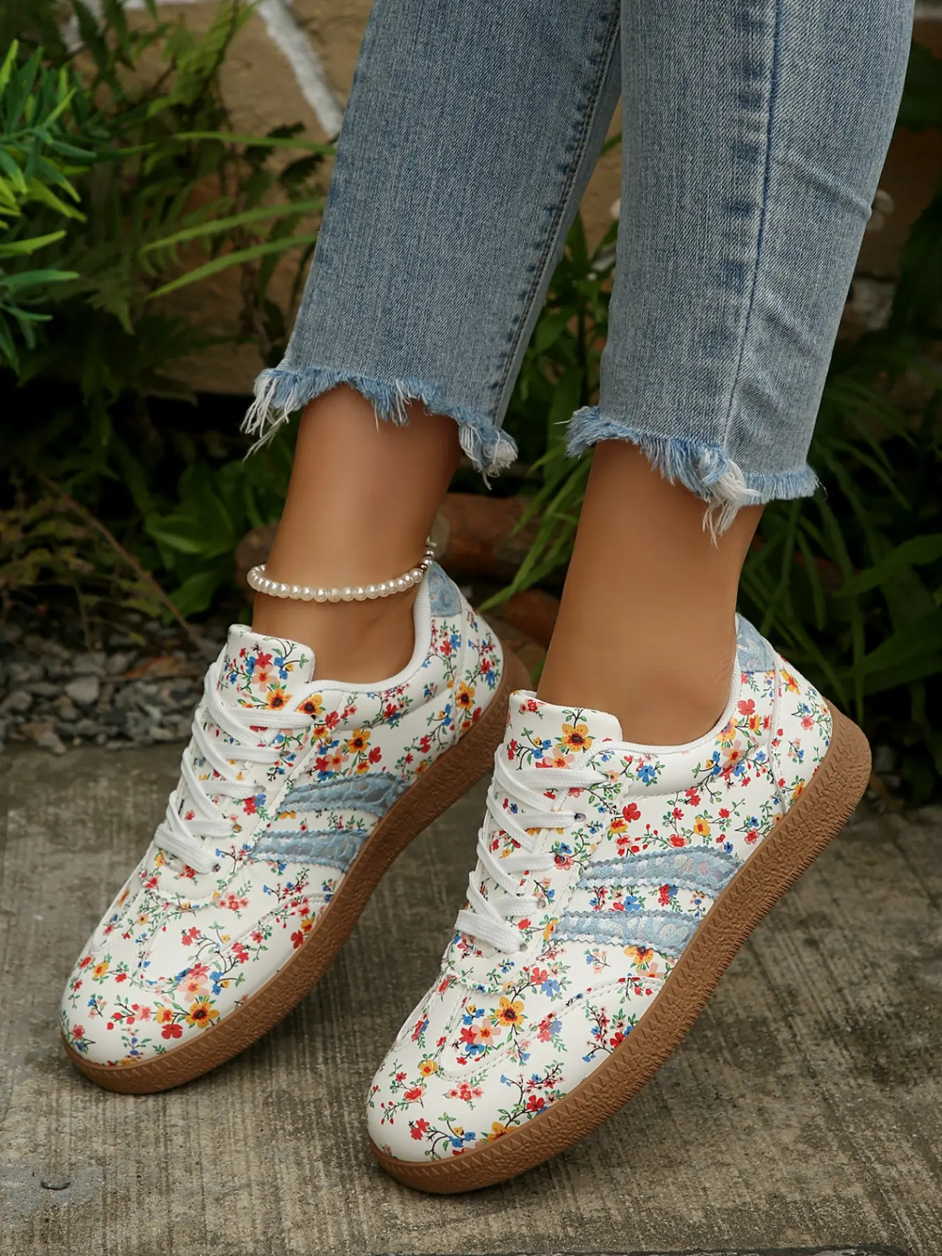 Rustic Style Small Floral Tie-Back Casual Shoes, Soft Sole Comfortable for Long Hours, Breathable Low Top Daily Commute Women's Sneakers