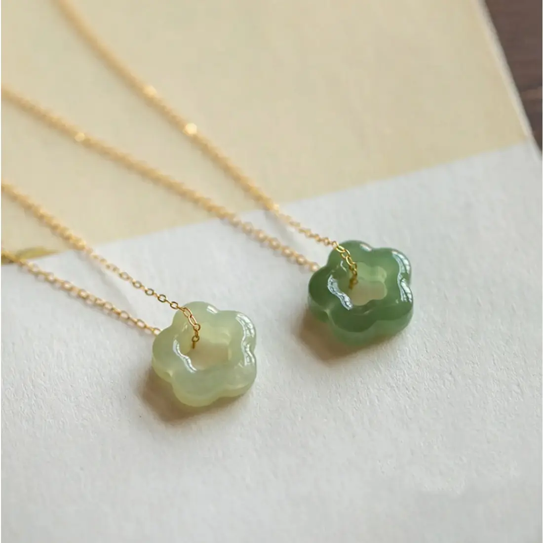 Handmade Craft Boho Charm Natural Crystal Flower Pendant Necklace - Green Gemstone Amulet, Adjustable Gold Chain, Neutral Tone, Pendant Form for Daily Wear, Christmas Gift