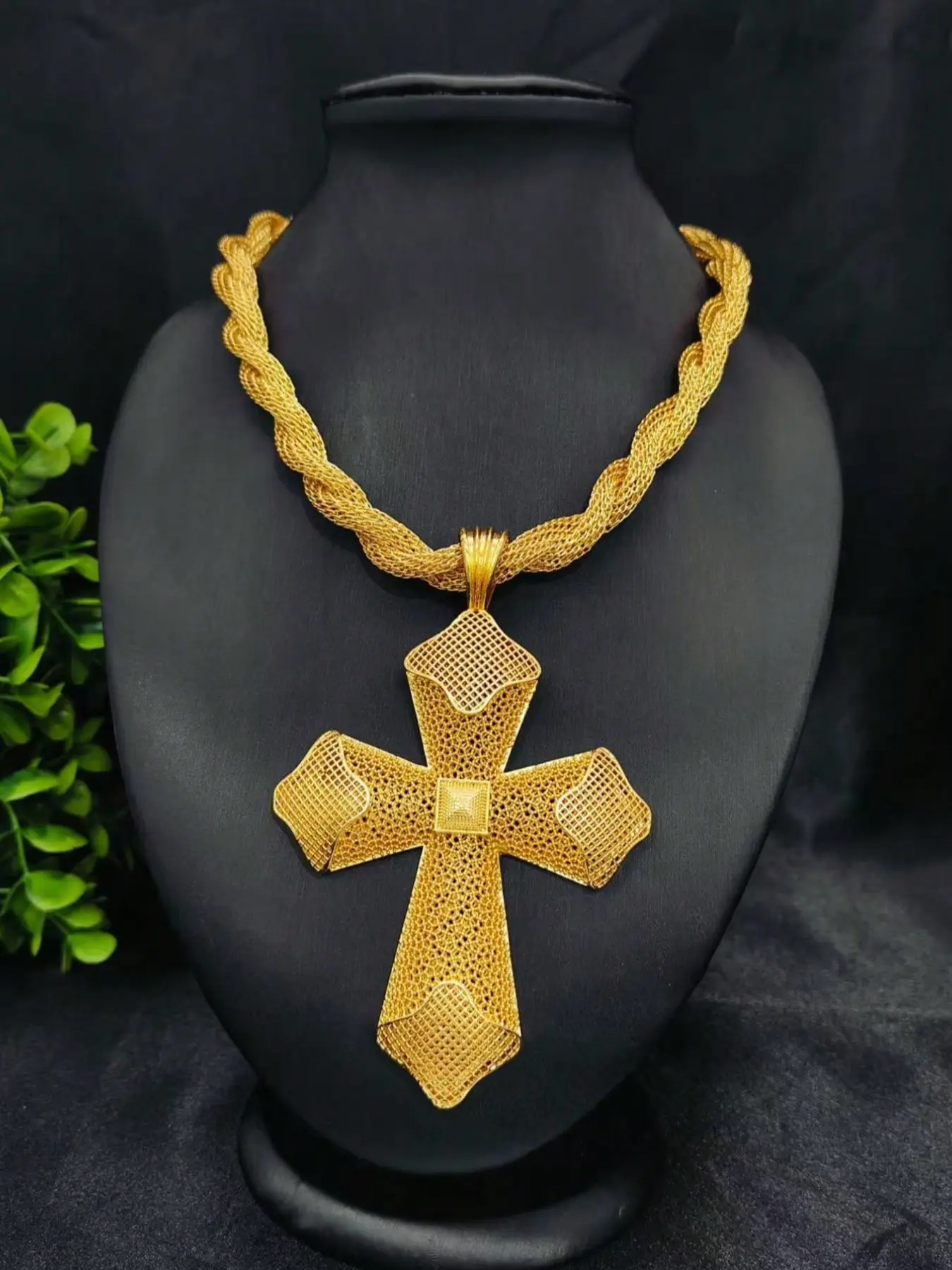 Fashion Women's Cross Pendant Necklace, Ethnic Pattern, Party Style, All Seasons, Zinc Alloy Chain, Wedding Anniversary Gift, Cross Necklaces