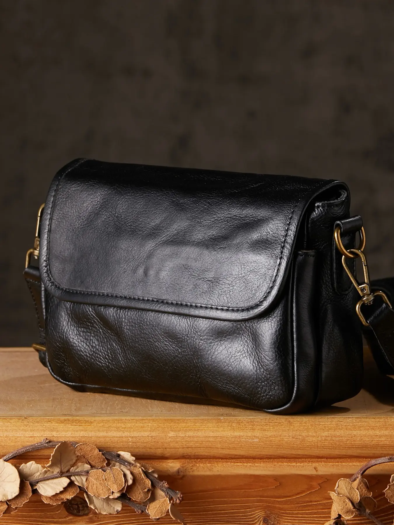 Men's Leather Messenger Bag, Top Grain Cowhide, Casual Crossbody Shoulder Bag, Trendy Horizontal Design, Genuine Leather, Fashionable Accessory