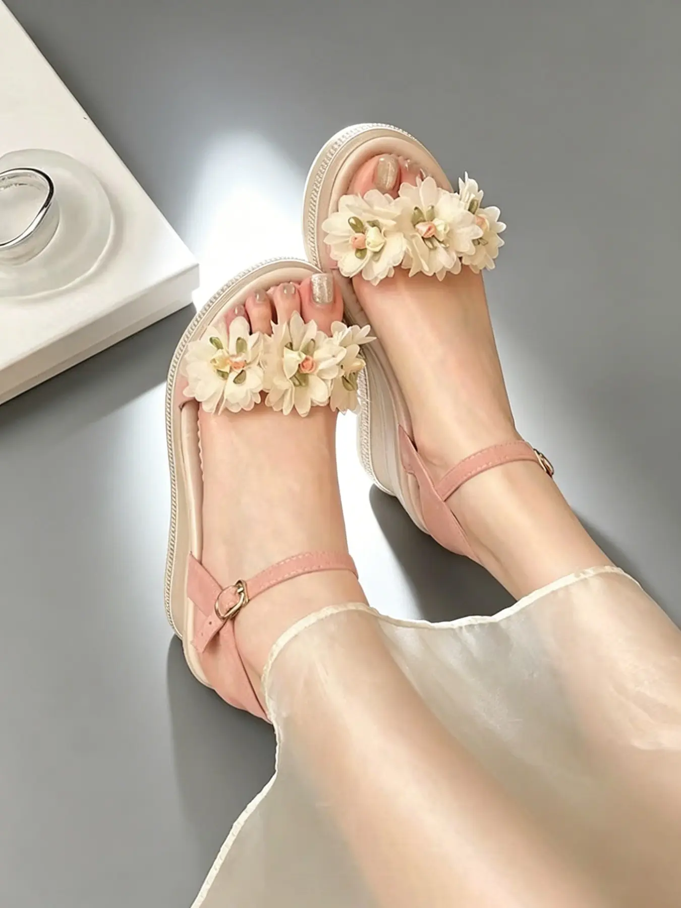 Women's New Summer 1 Pair 3D Flower Fashionable Platform Sandals, Open Toe Buckle Thick Sole Platform Shoes, Anti-Slip Height-Boosting Back Strap Casual Sandals