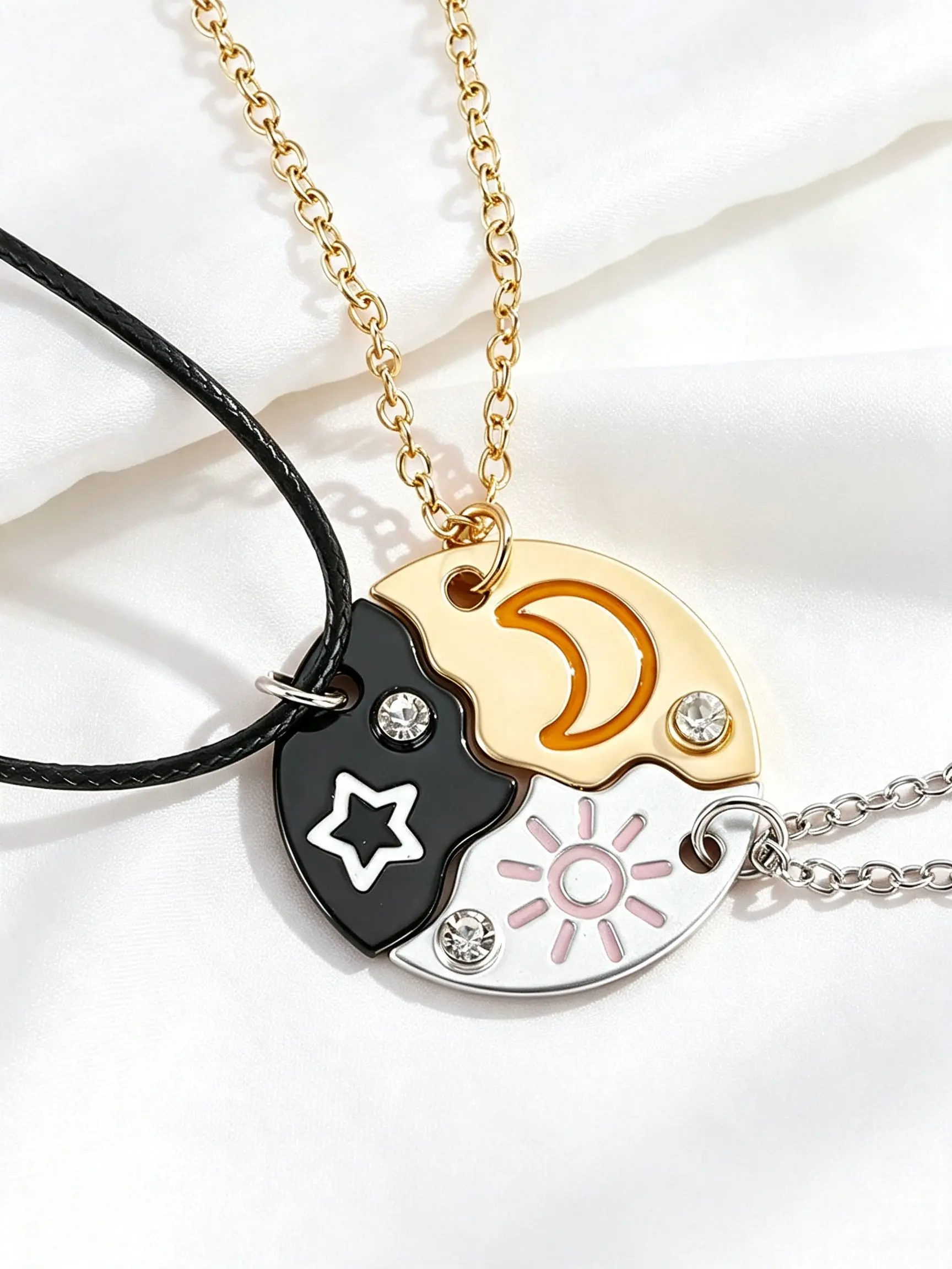 3Pcs Sun Moon Star Magnetic Necklace Set, Interlocking Puzzle Design, Casual Matching Neck Jewelry, Best Friend Family Sibling Matching Necklaces, Magnetic Splicing Pendant, Meaningful Friendship Gift, Sentimental Keepsake Gift